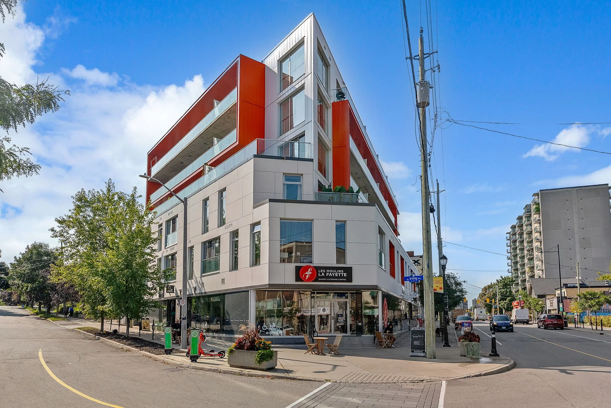 1000 Wellington St W #209