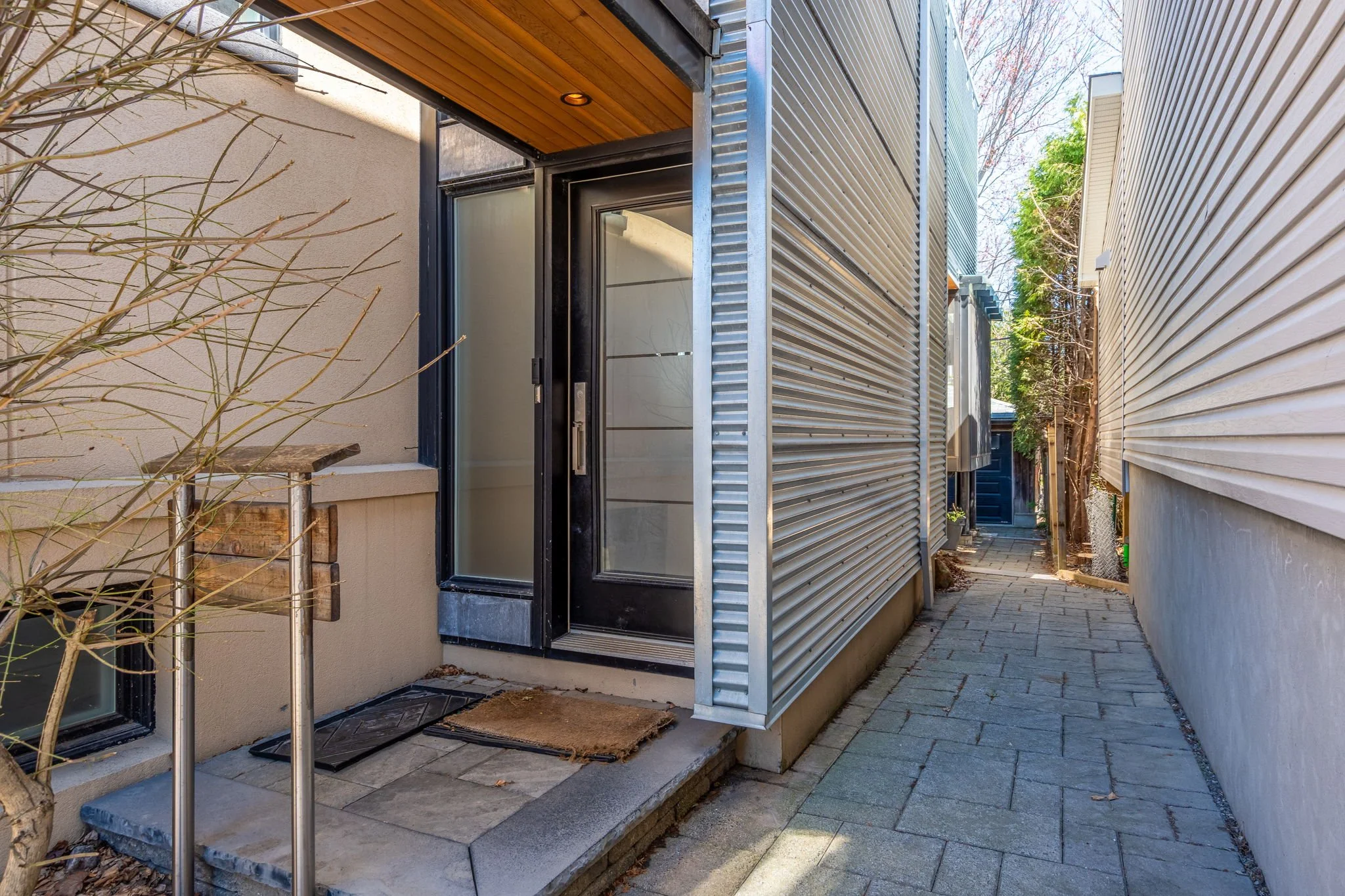 5-web-or-mls-93-gilchrist-ave.jpg
