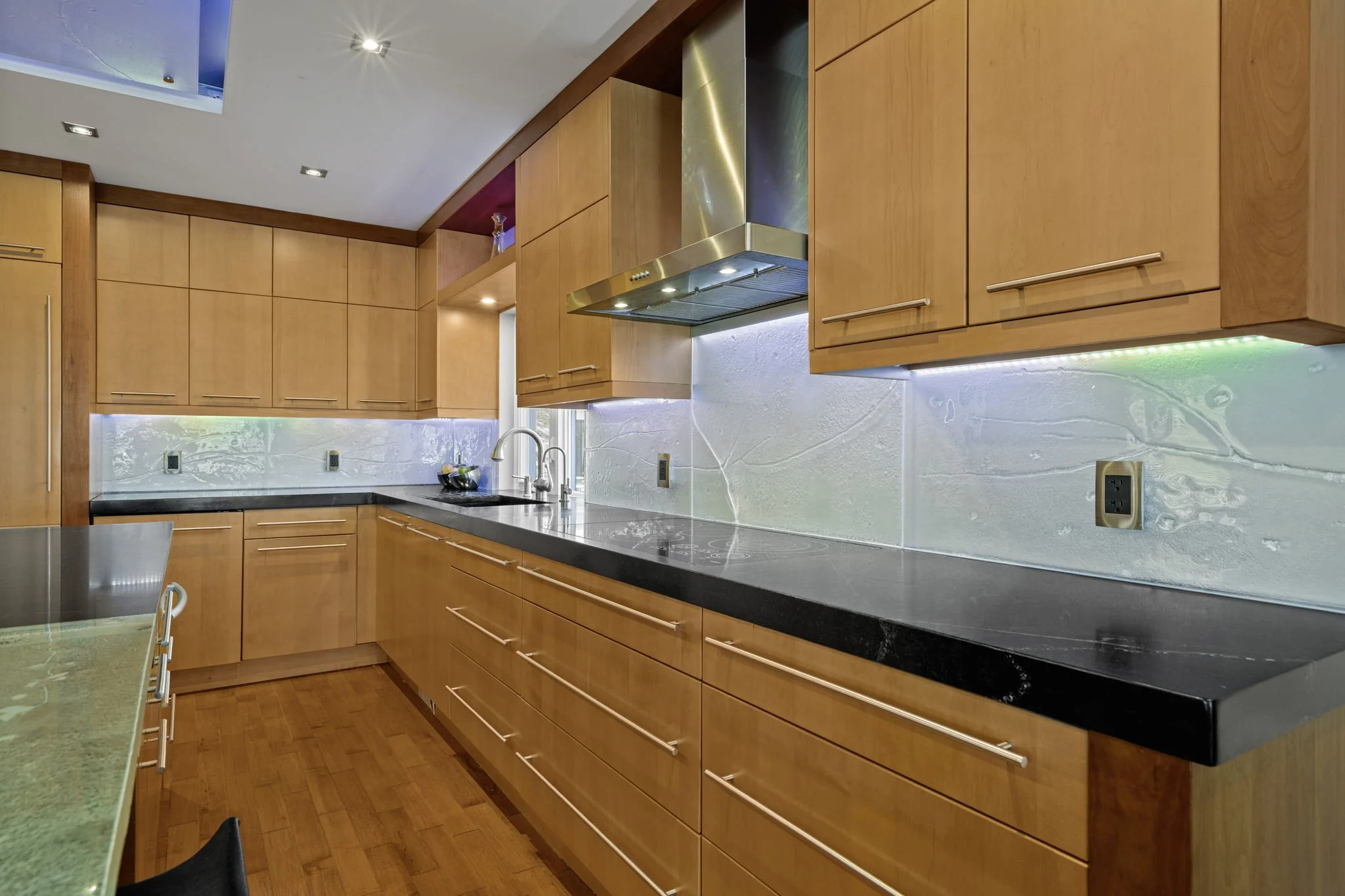 23-web-or-mls-93-gilchrist-ave.jpg
