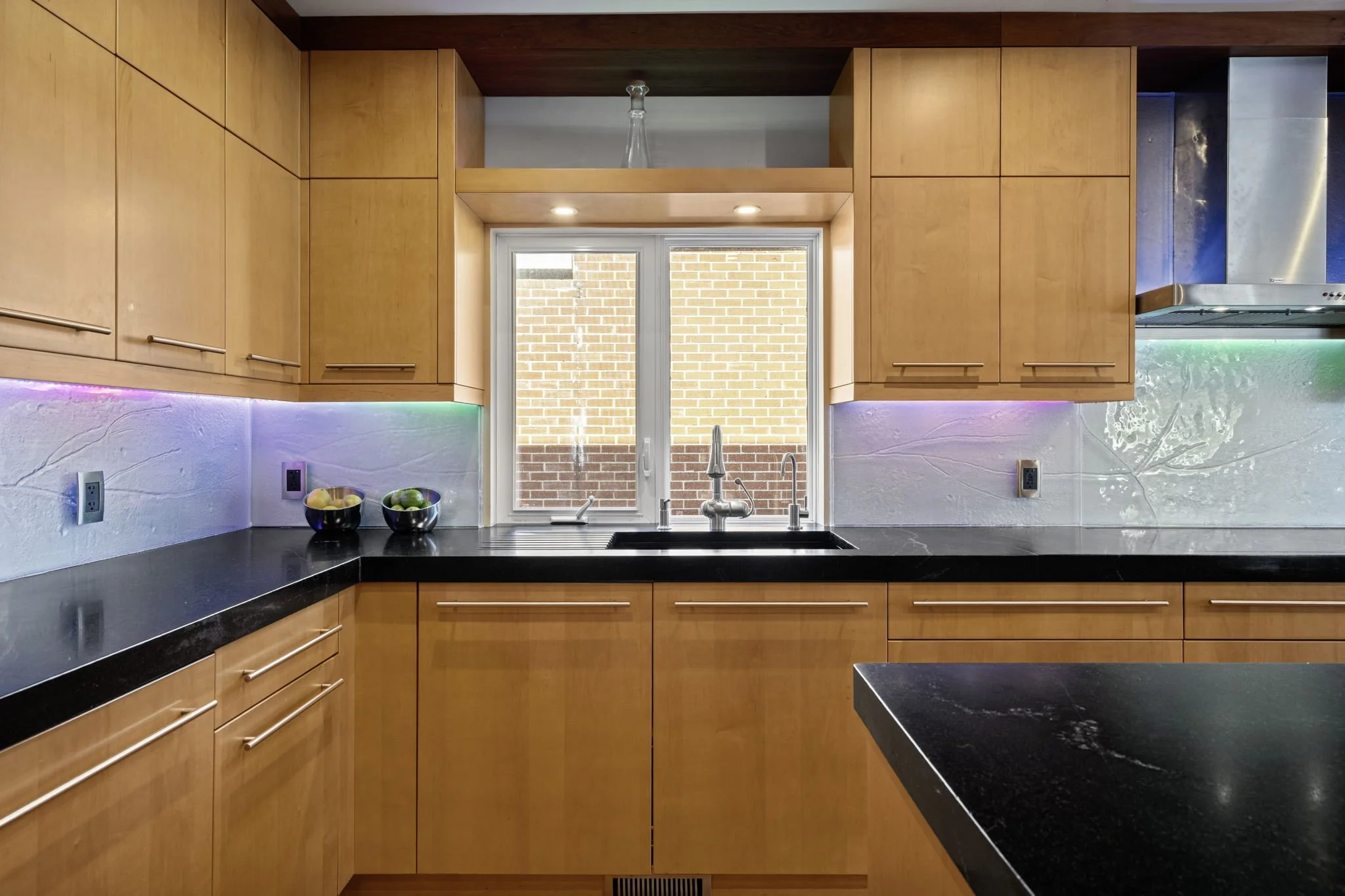 25-web-or-mls-93-gilchrist-ave.jpg