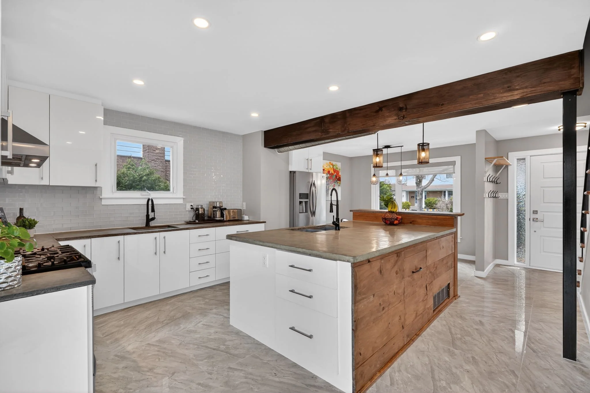 9-web-or-mls-1358-viking-dr.jpg