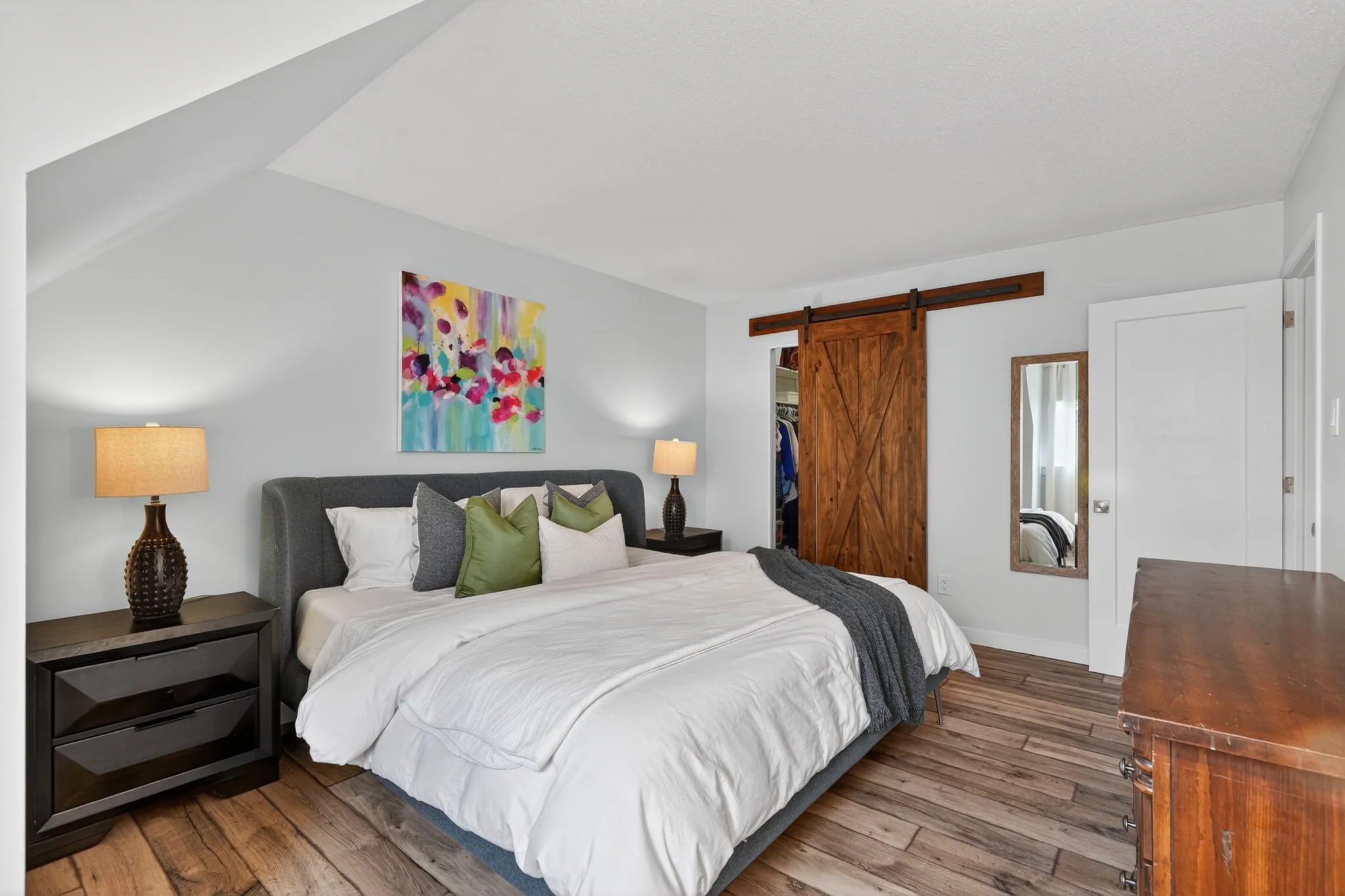 25-web-or-mls-1358-viking-dr.jpg