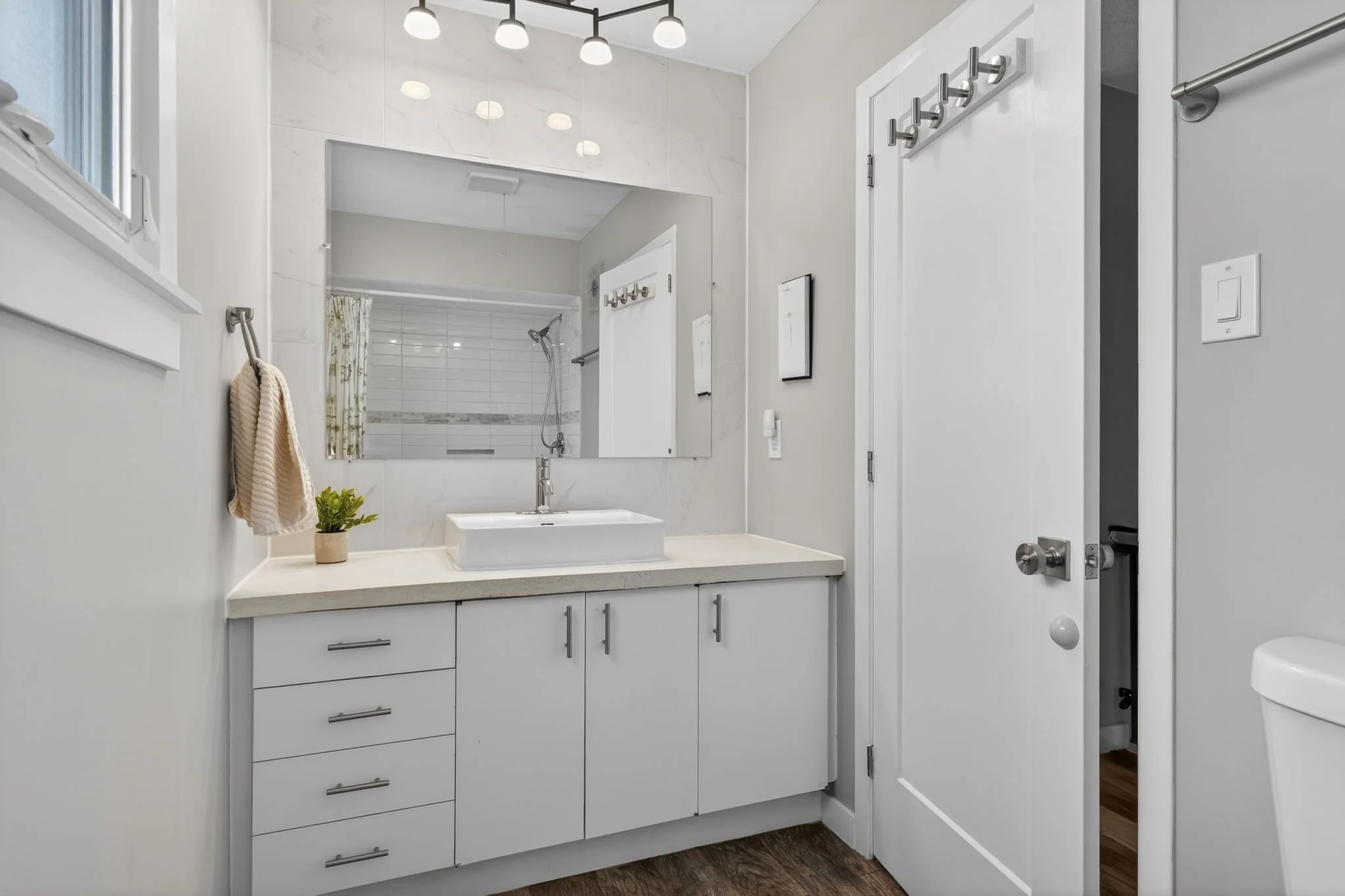 31-web-or-mls-1358-viking-dr.jpg