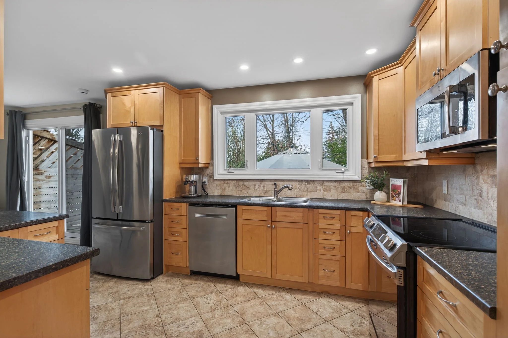 22-web-or-mls-1774-playfair-dr.jpg