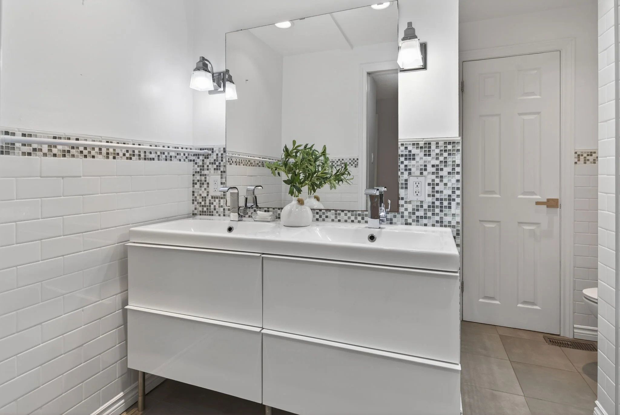 27-web-or-mls-1774-playfair-dr.jpg