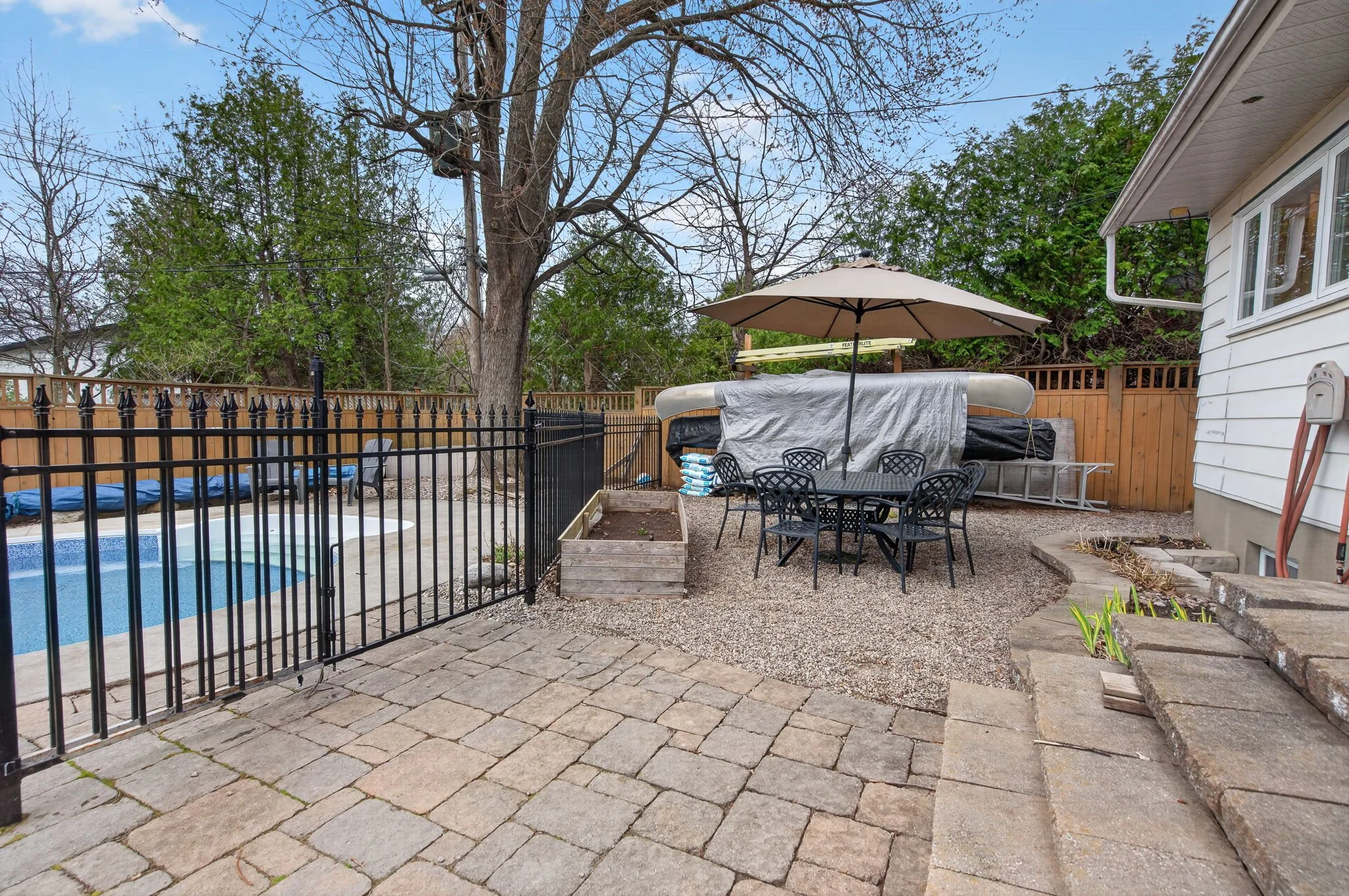 53-web-or-mls-1774-playfair-dr.jpg