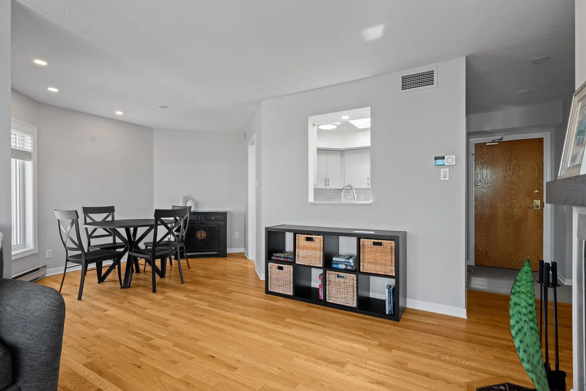 10-web-or-mls-1-columbus-ave-403.jpg