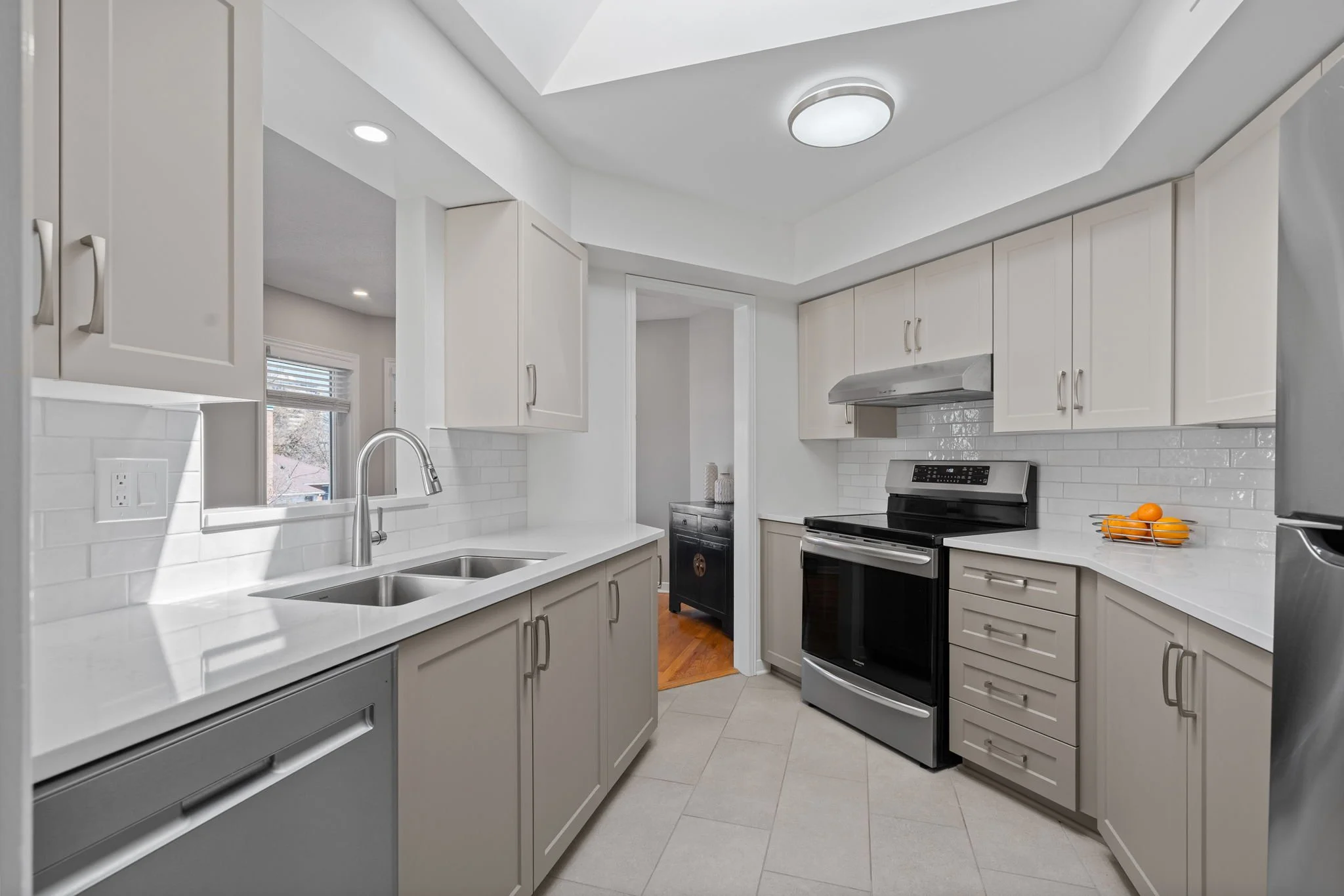 13-web-or-mls-1-columbus-ave-403.jpg