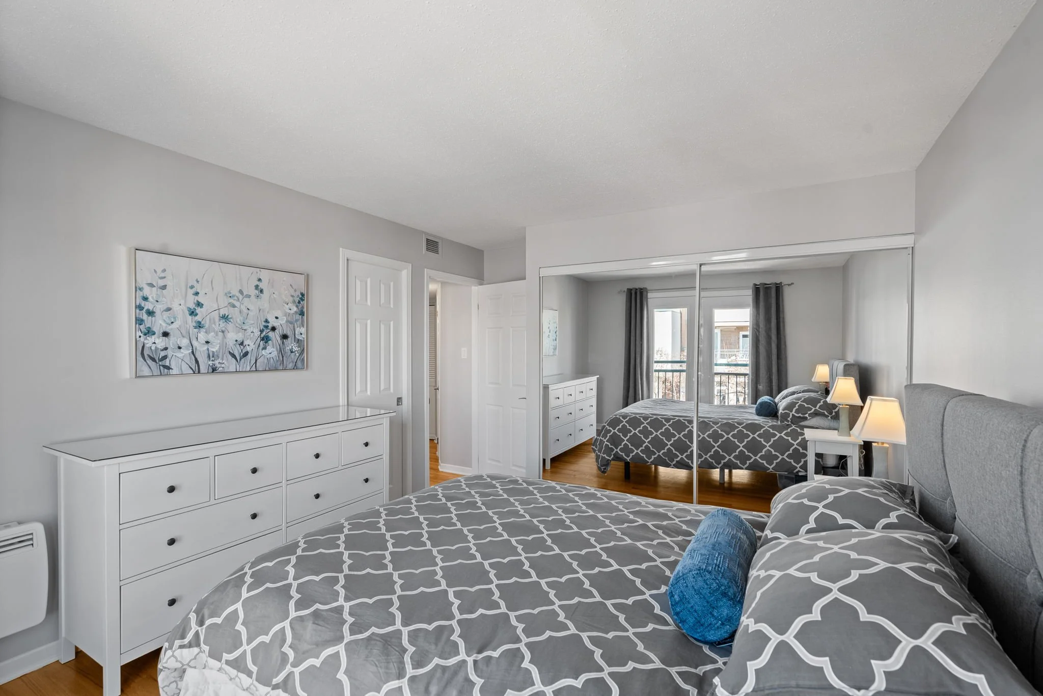21-web-or-mls-1-columbus-ave-403.jpg