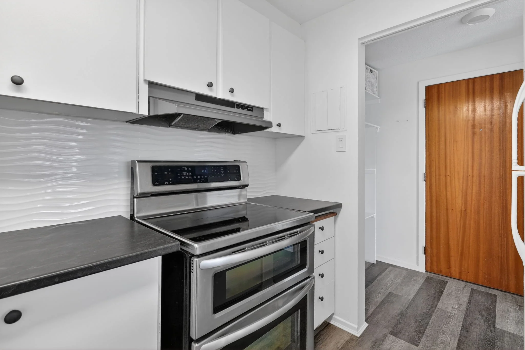 11-web-or-mls-49-sumac-st-9.jpg