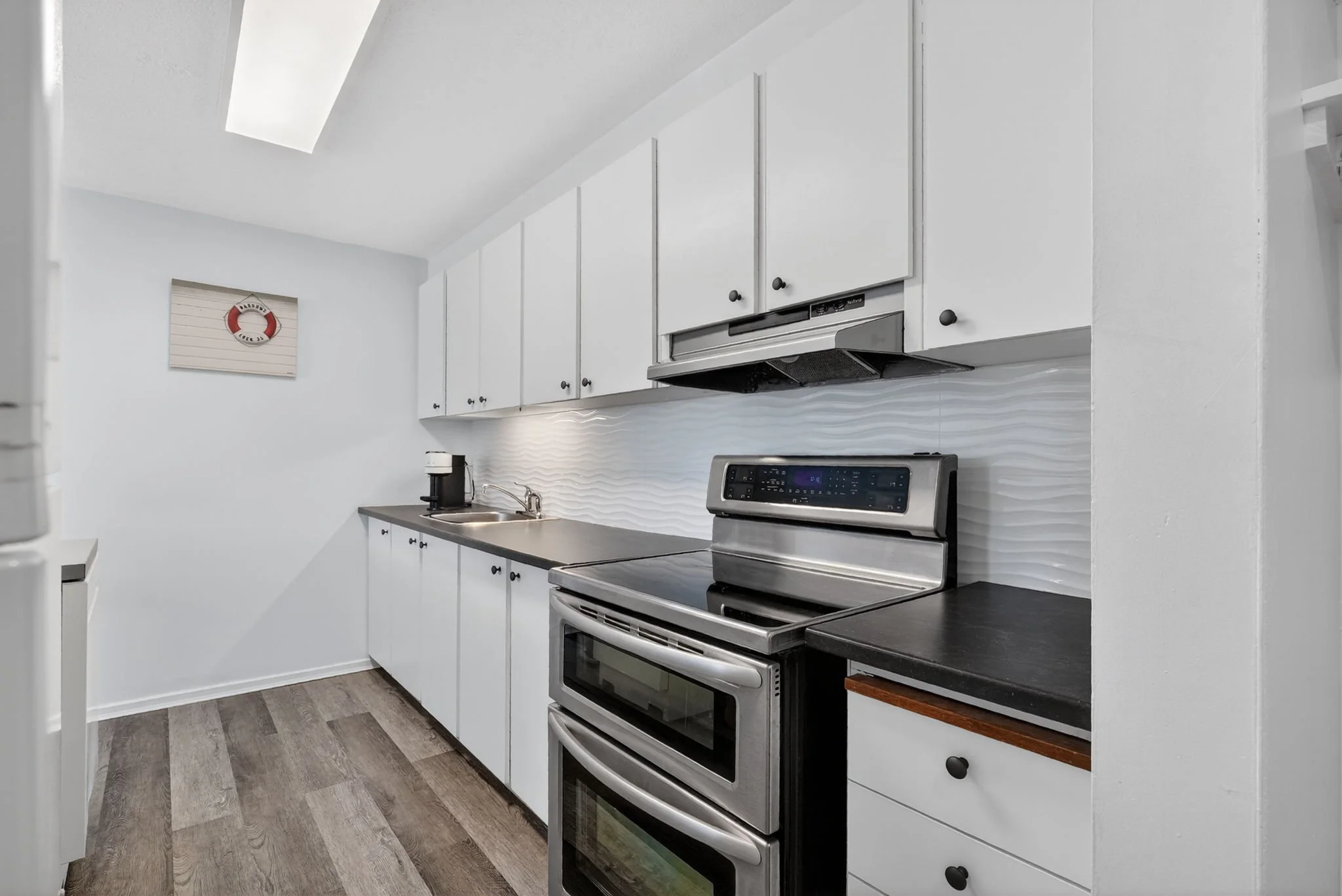 12-web-or-mls-49-sumac-st-9.jpg