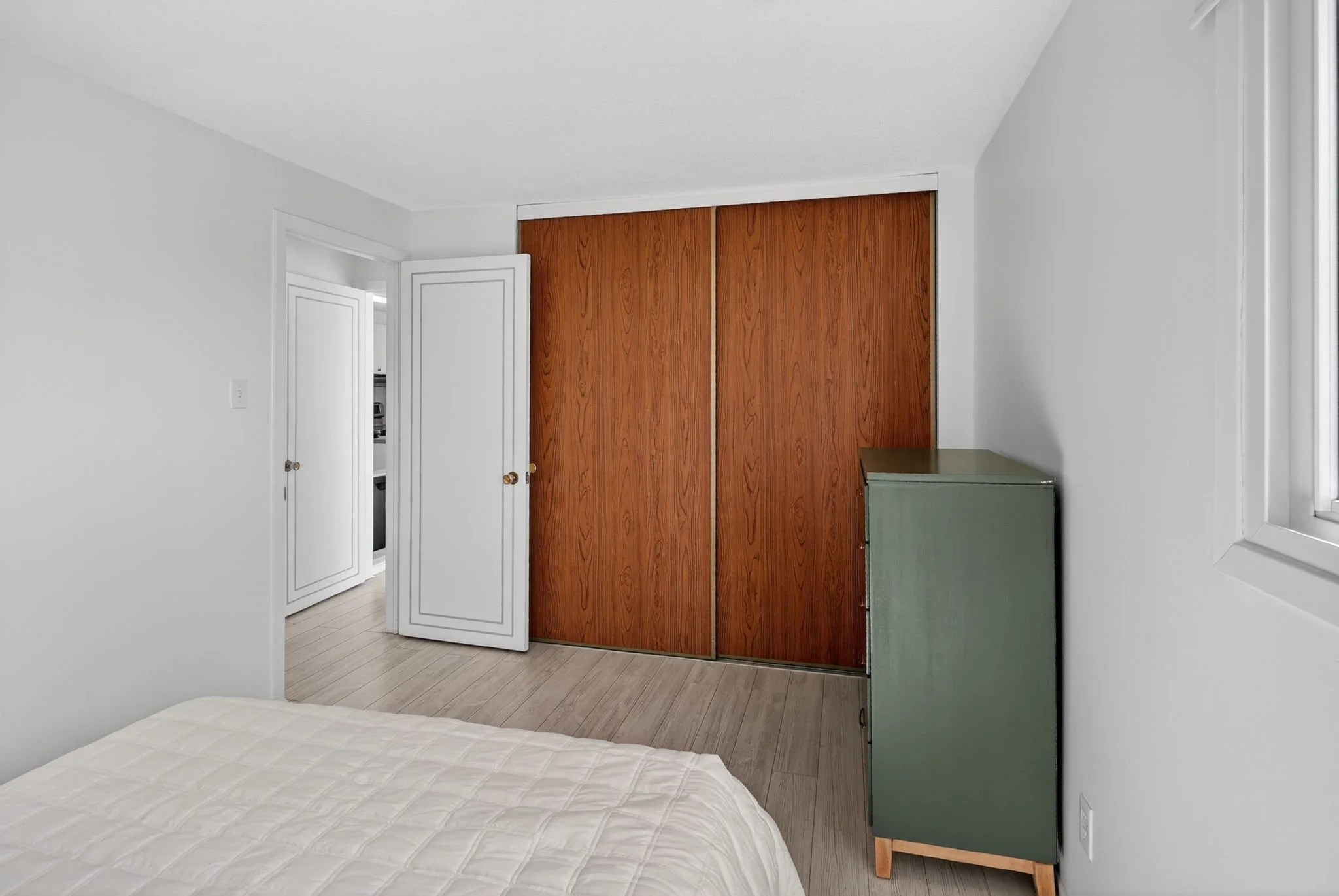 19-web-or-mls-49-sumac-st-9.jpg