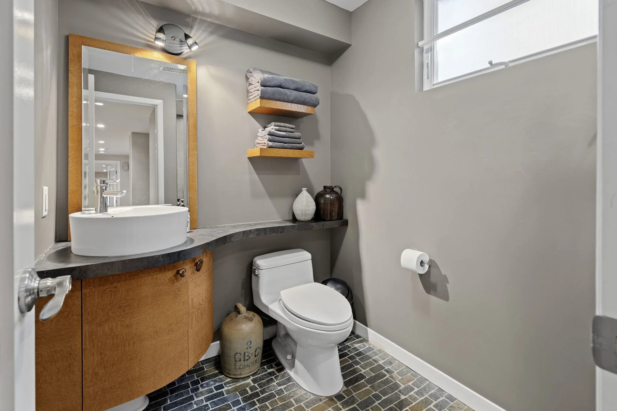54-web-or-mls-93-gilchrist-ave.jpg