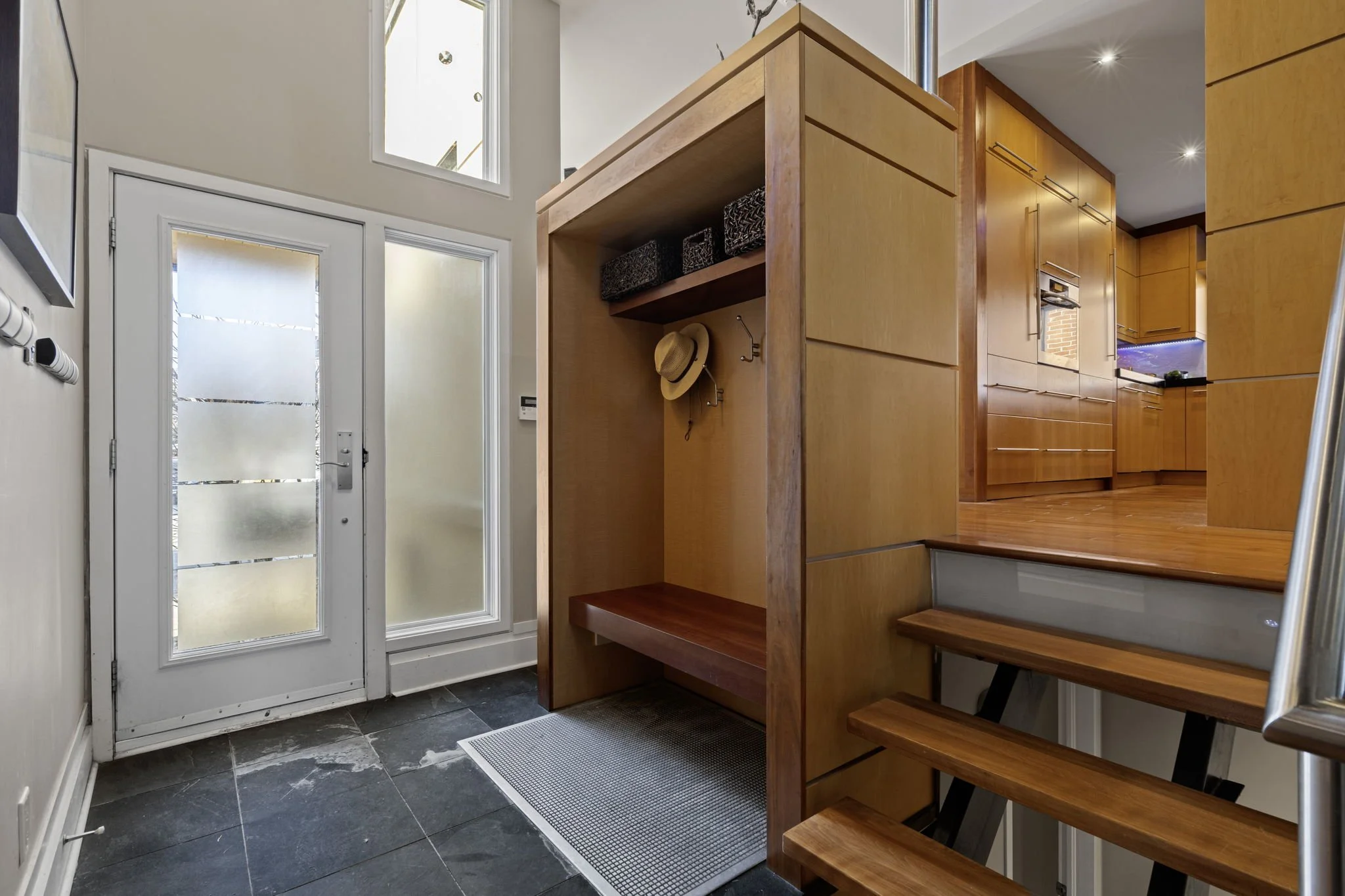 35-web-or-mls-93-gilchrist-ave.jpg