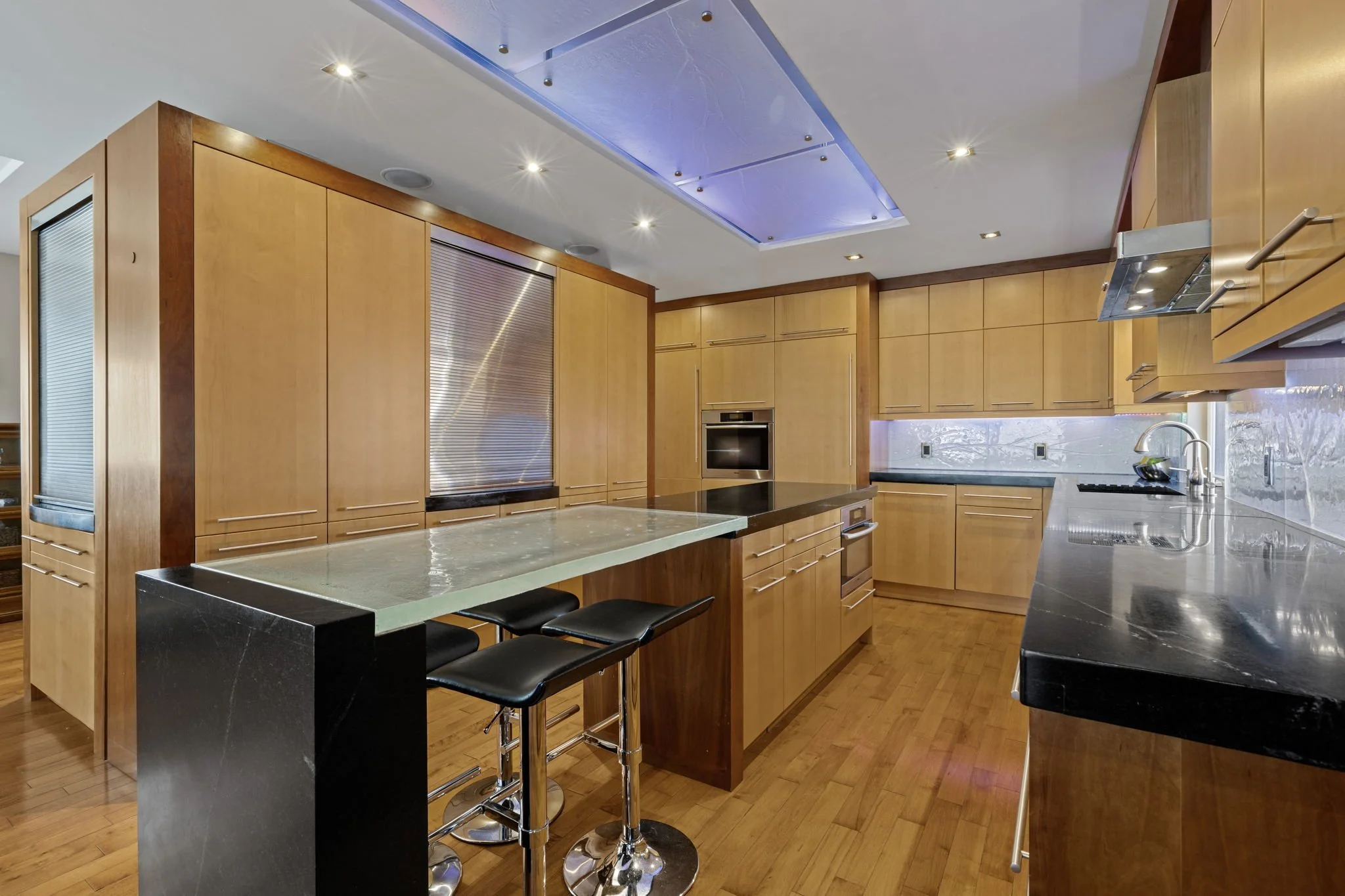 24-web-or-mls-93-gilchrist-ave.jpg
