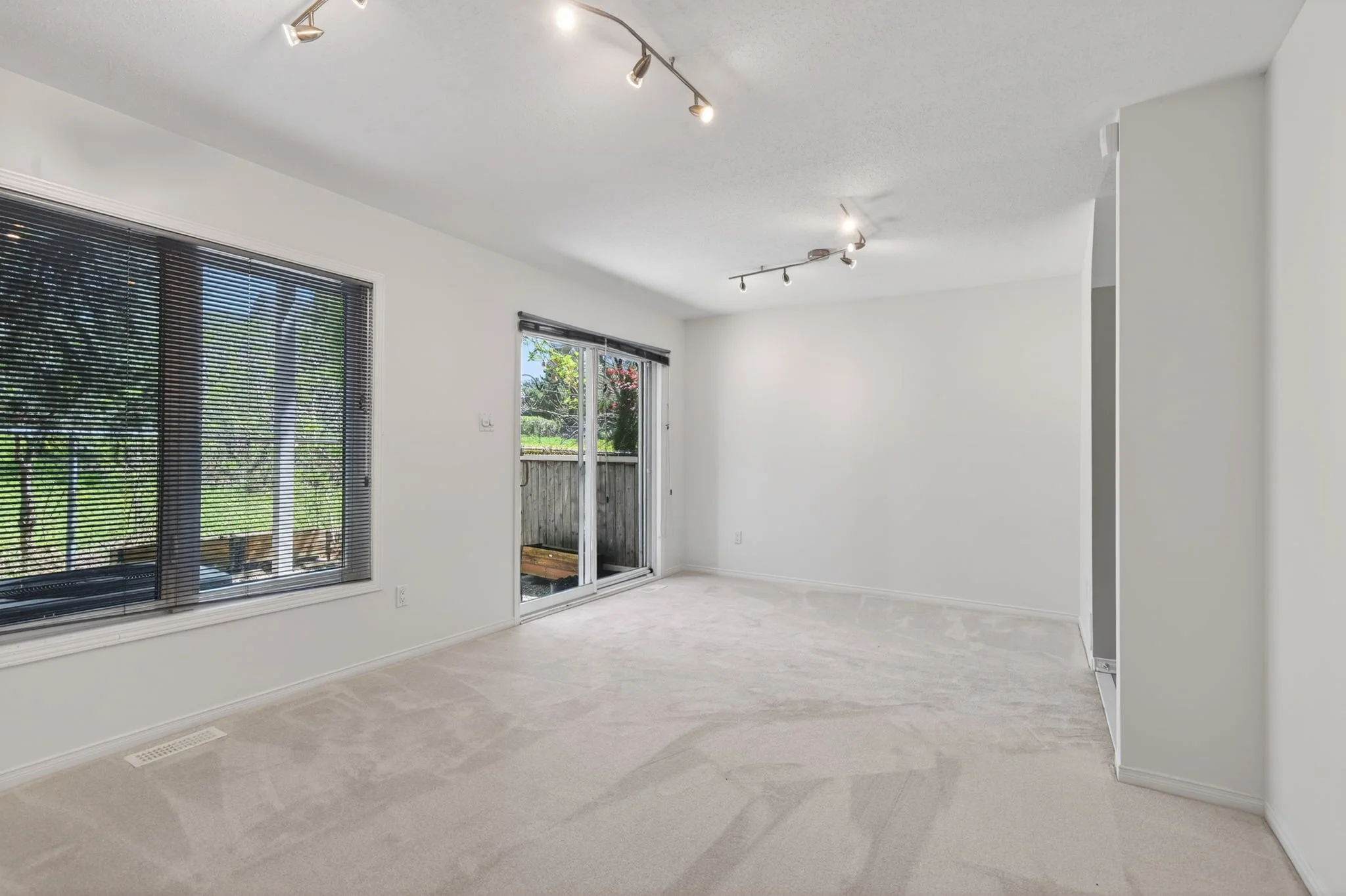 8-web-or-mls-27-briarway-private.jpg