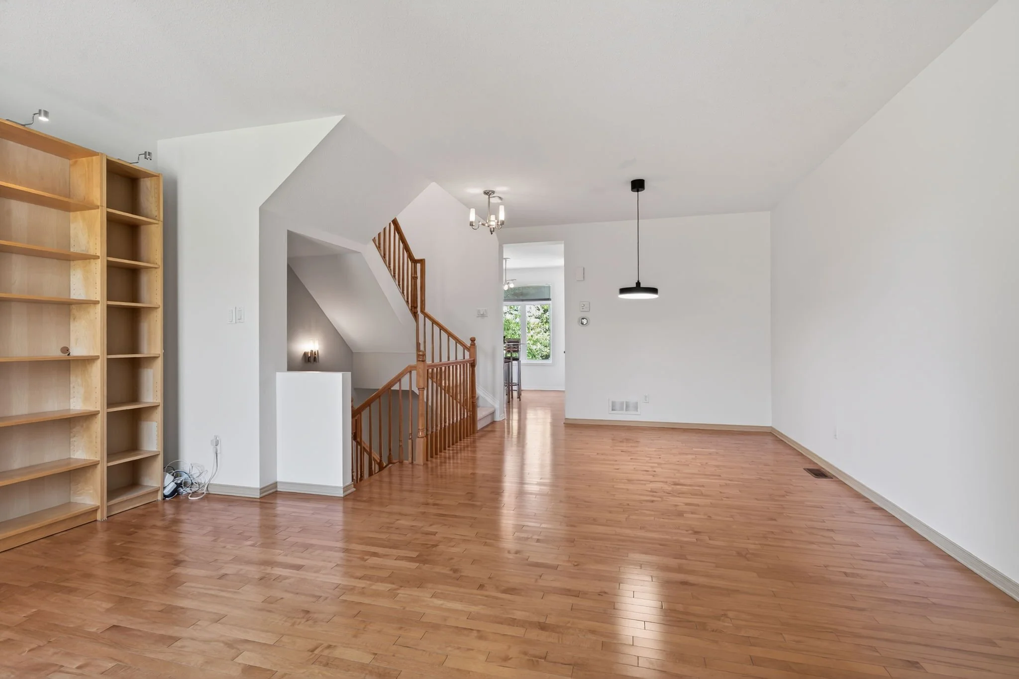 11-web-or-mls-27-briarway-private.jpg