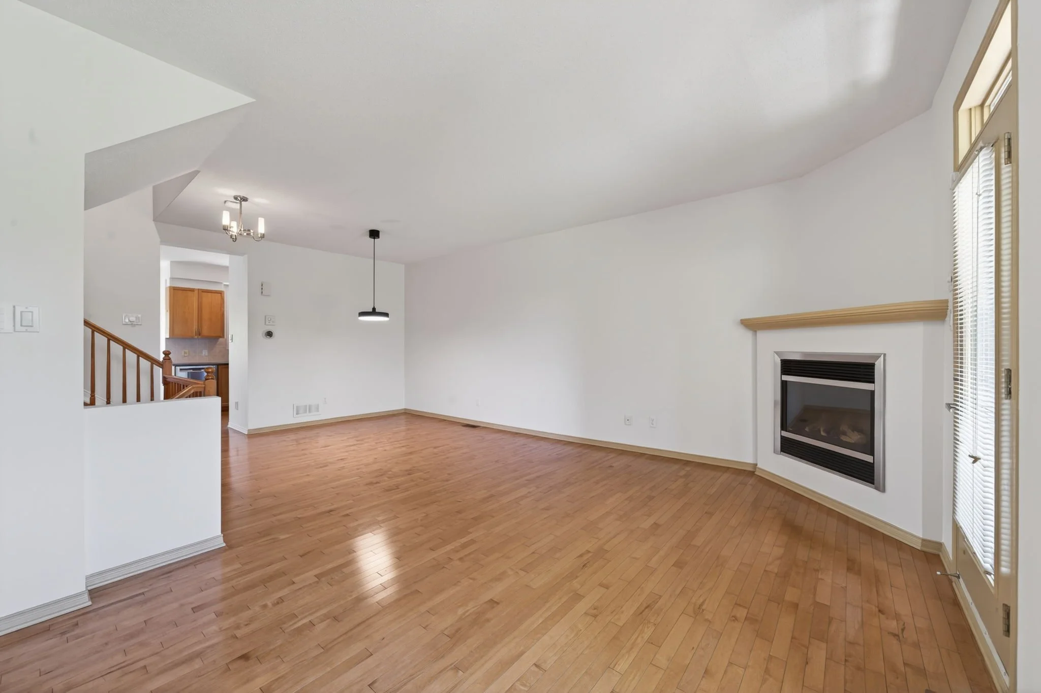 12-web-or-mls-27-briarway-private.jpg