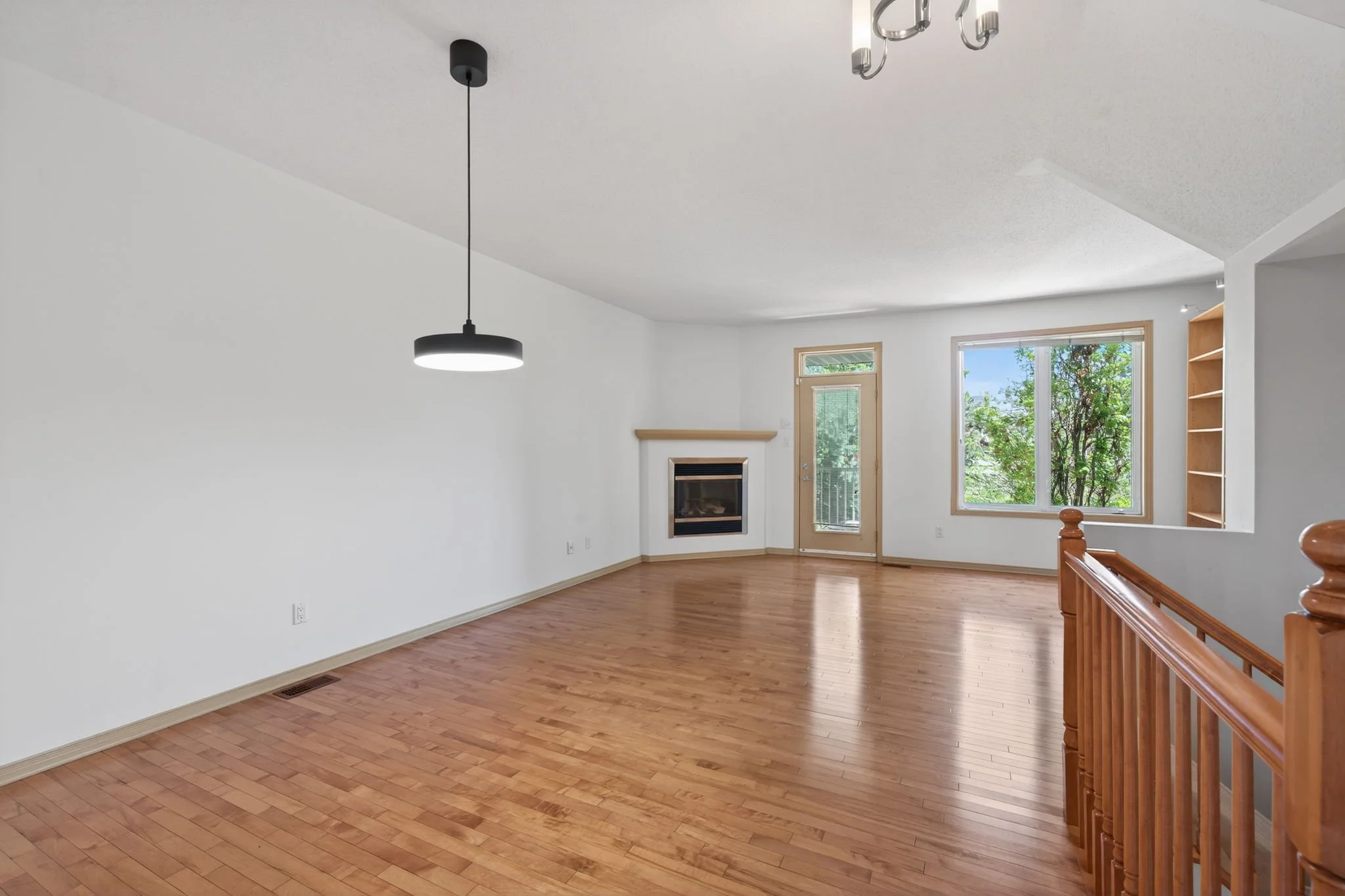 13-web-or-mls-27-briarway-private.jpg