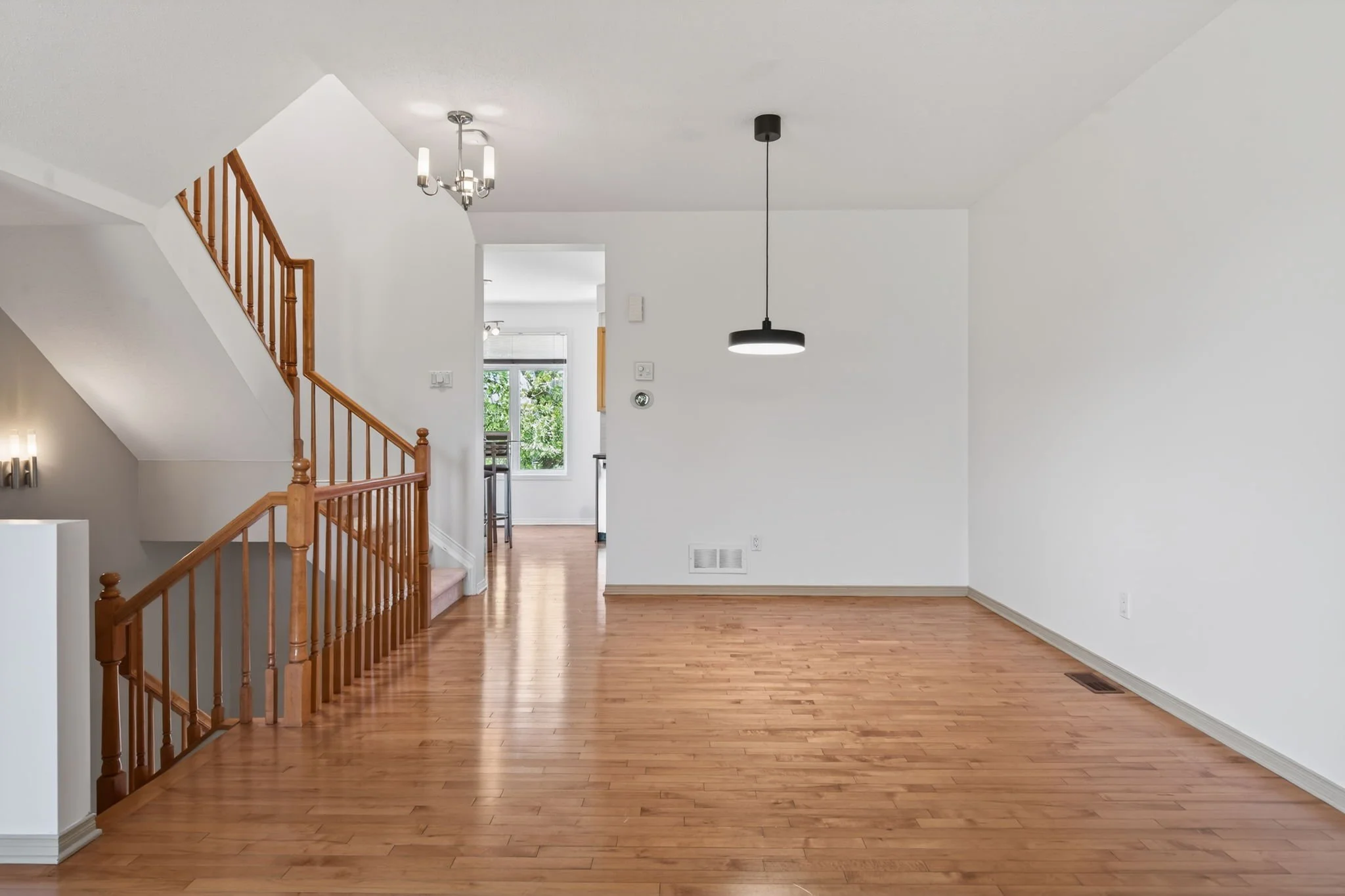 16-web-or-mls-27-briarway-private.jpg
