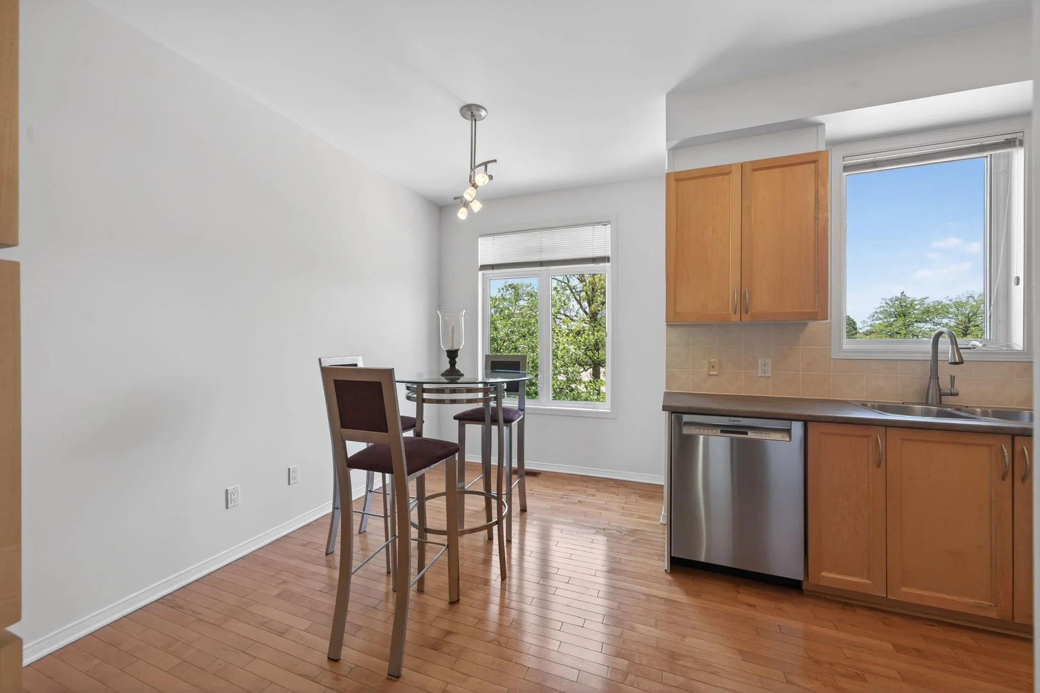 17-web-or-mls-27-briarway-private.jpg