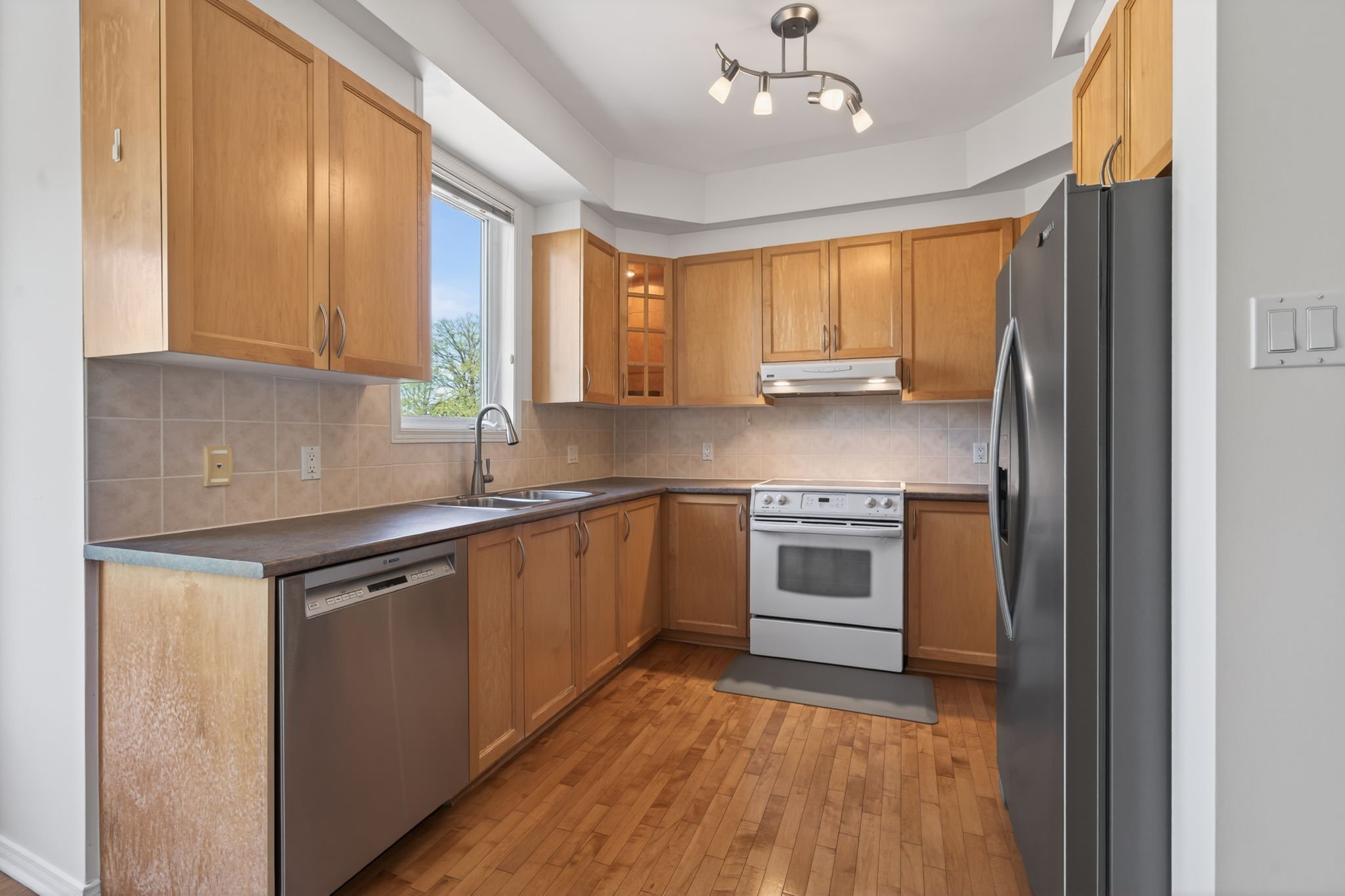 18-web-or-mls-27-briarway-private.jpg
