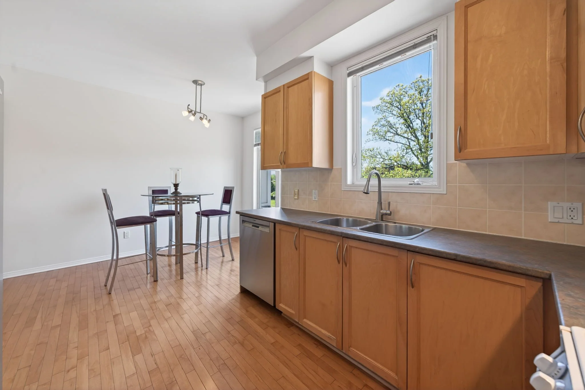 20-web-or-mls-27-briarway-private.jpg