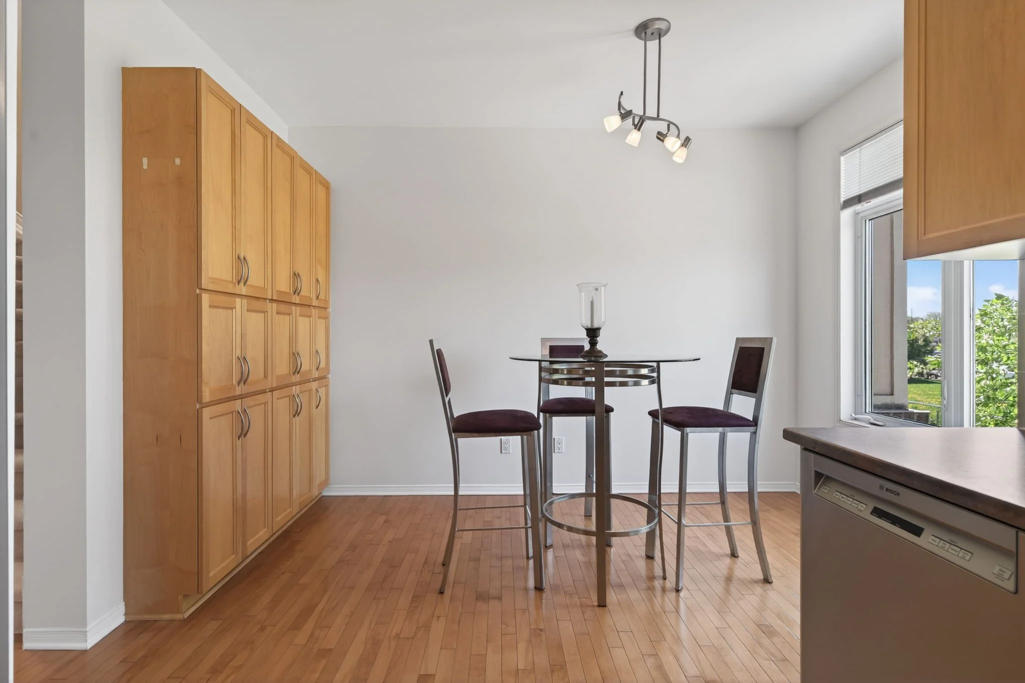 21-web-or-mls-27-briarway-private.jpg