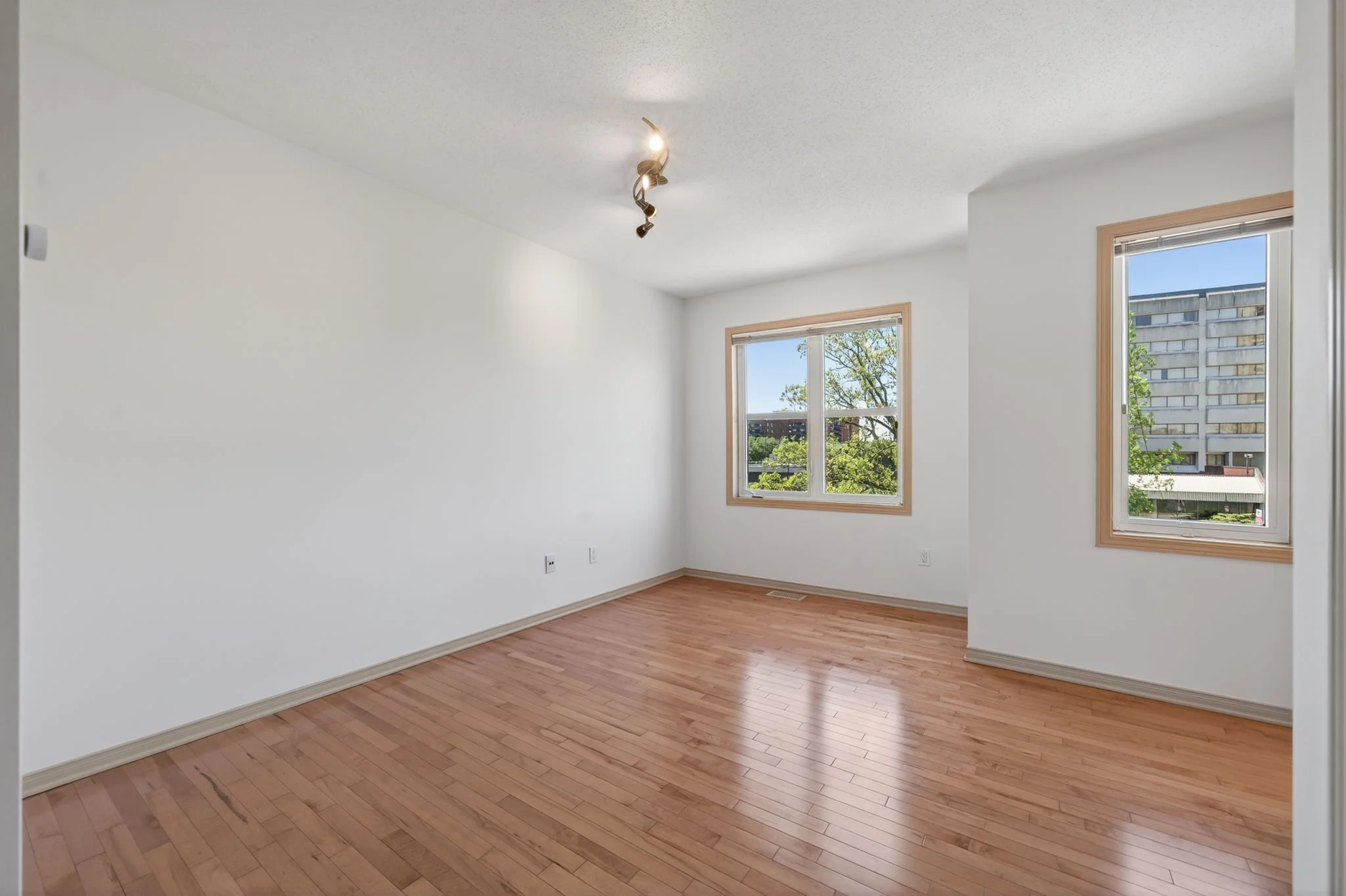 30-web-or-mls-27-briarway-private.jpg
