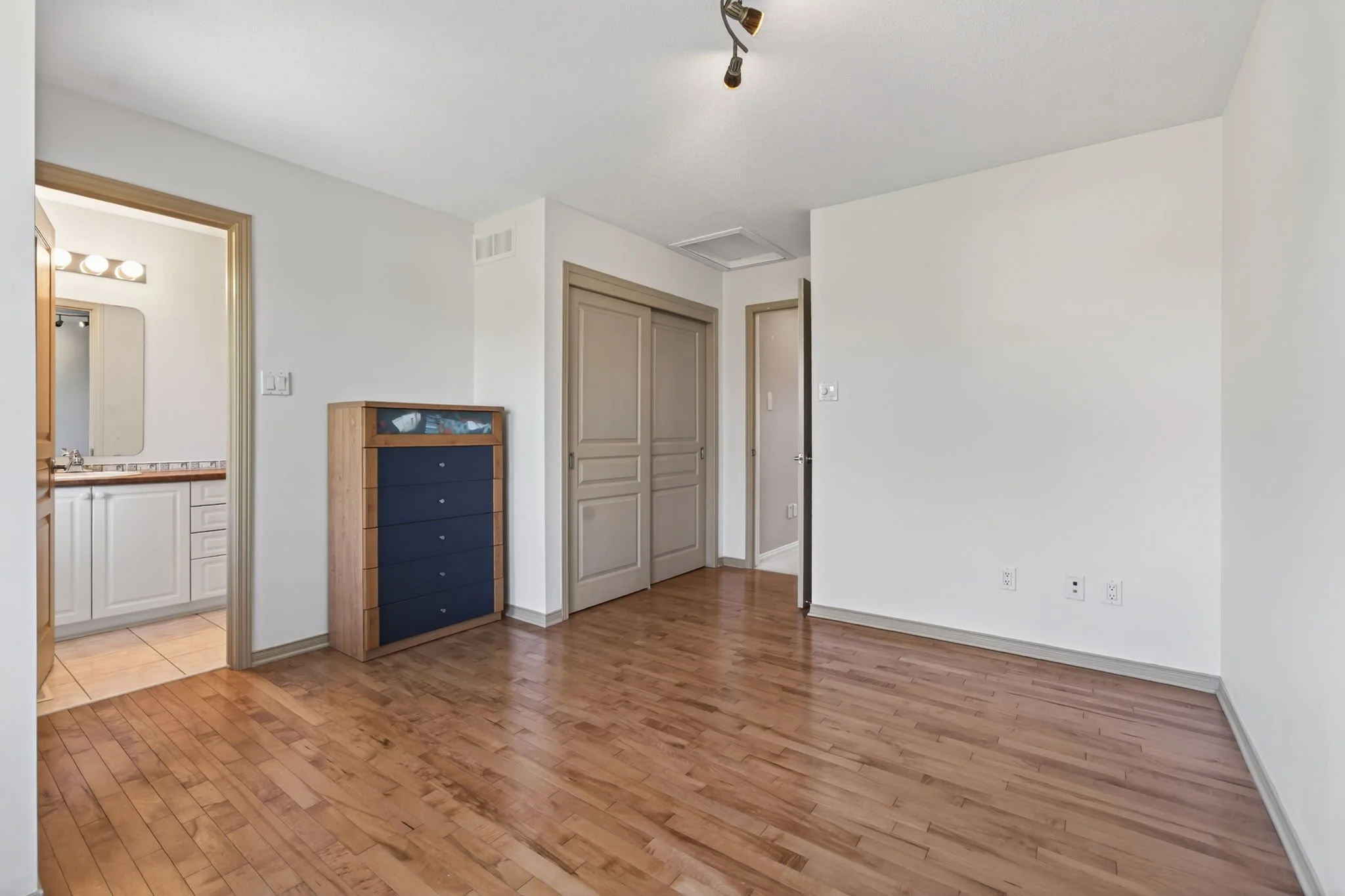 31-web-or-mls-27-briarway-private.jpg