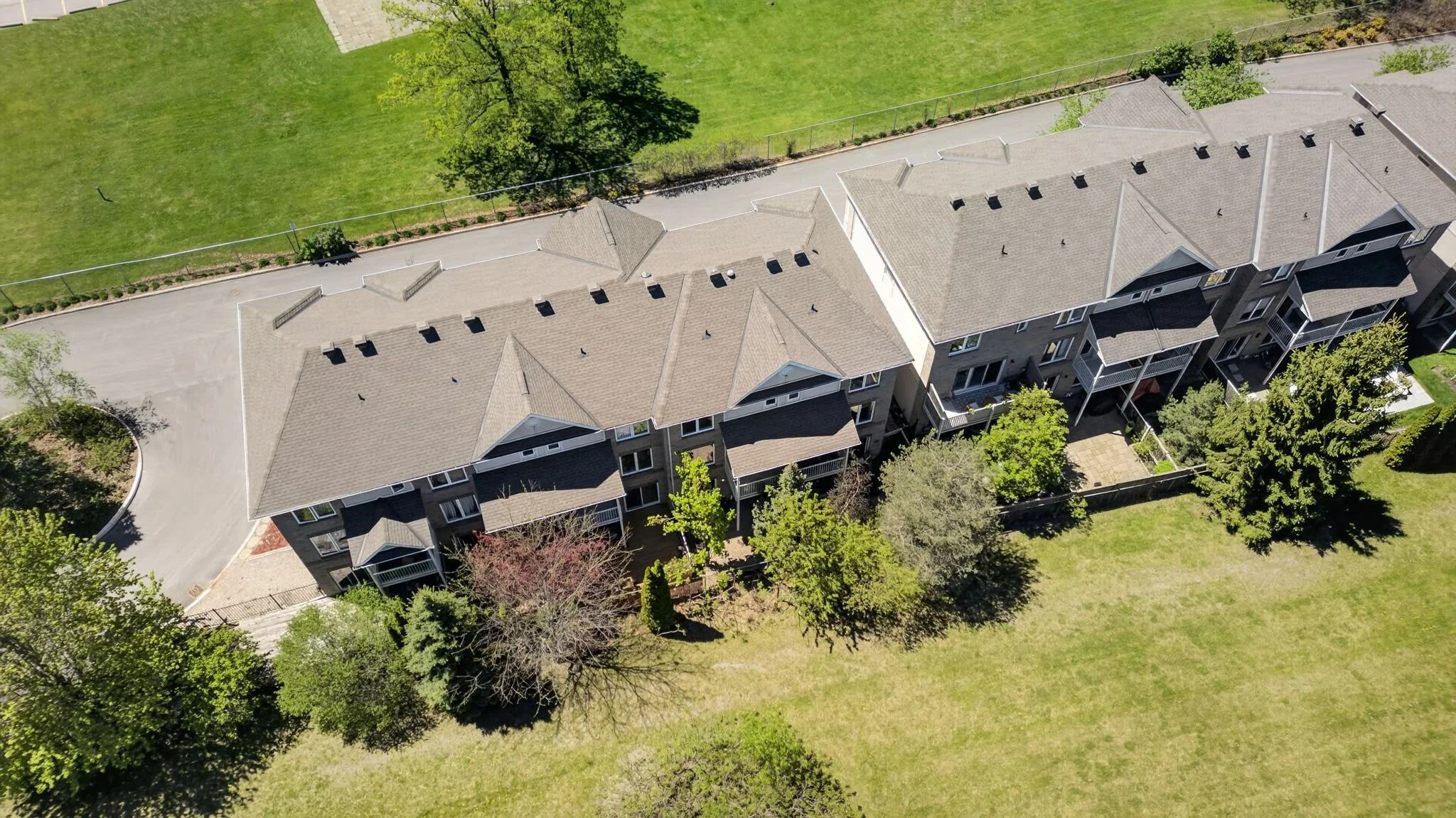37-web-or-mls-27-briarway-private.jpg