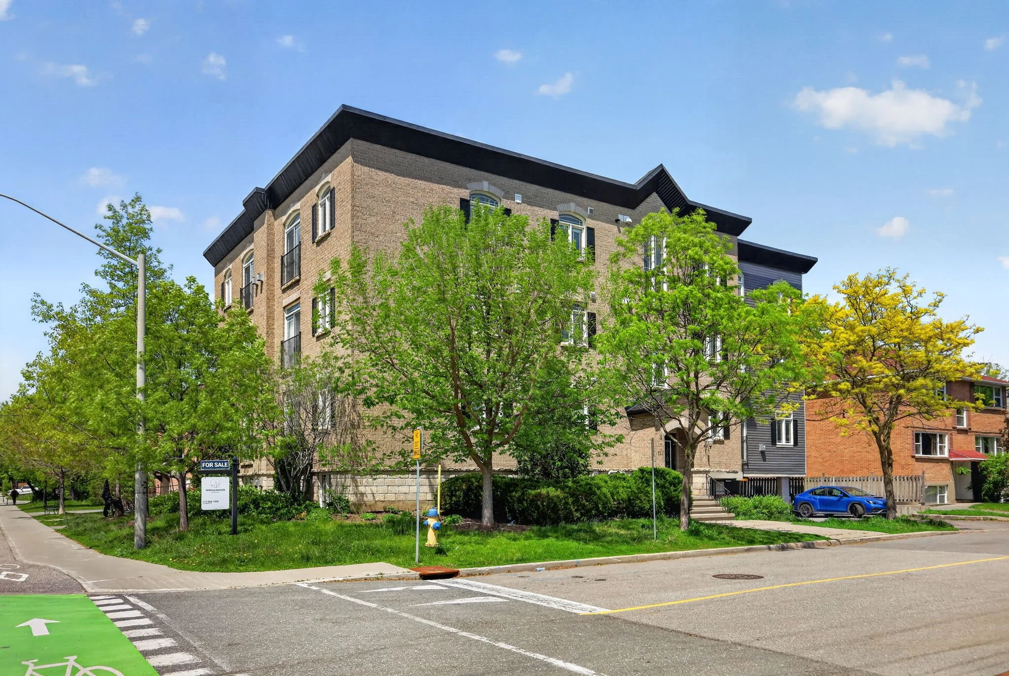 2-web-or-mls-711-churchill-ave-n-401.jpg