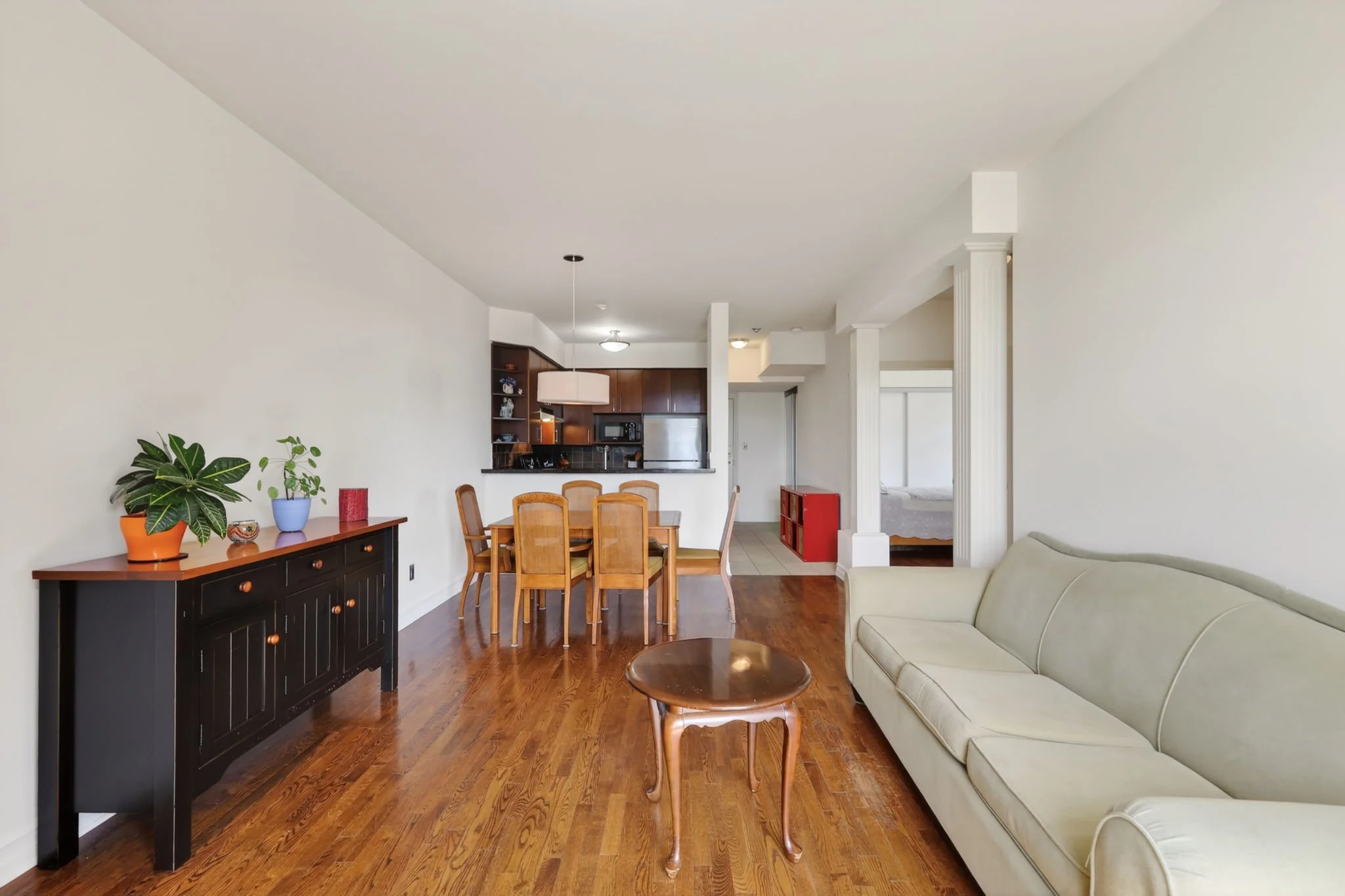 16-web-or-mls-711-churchill-ave-n-401.jpg