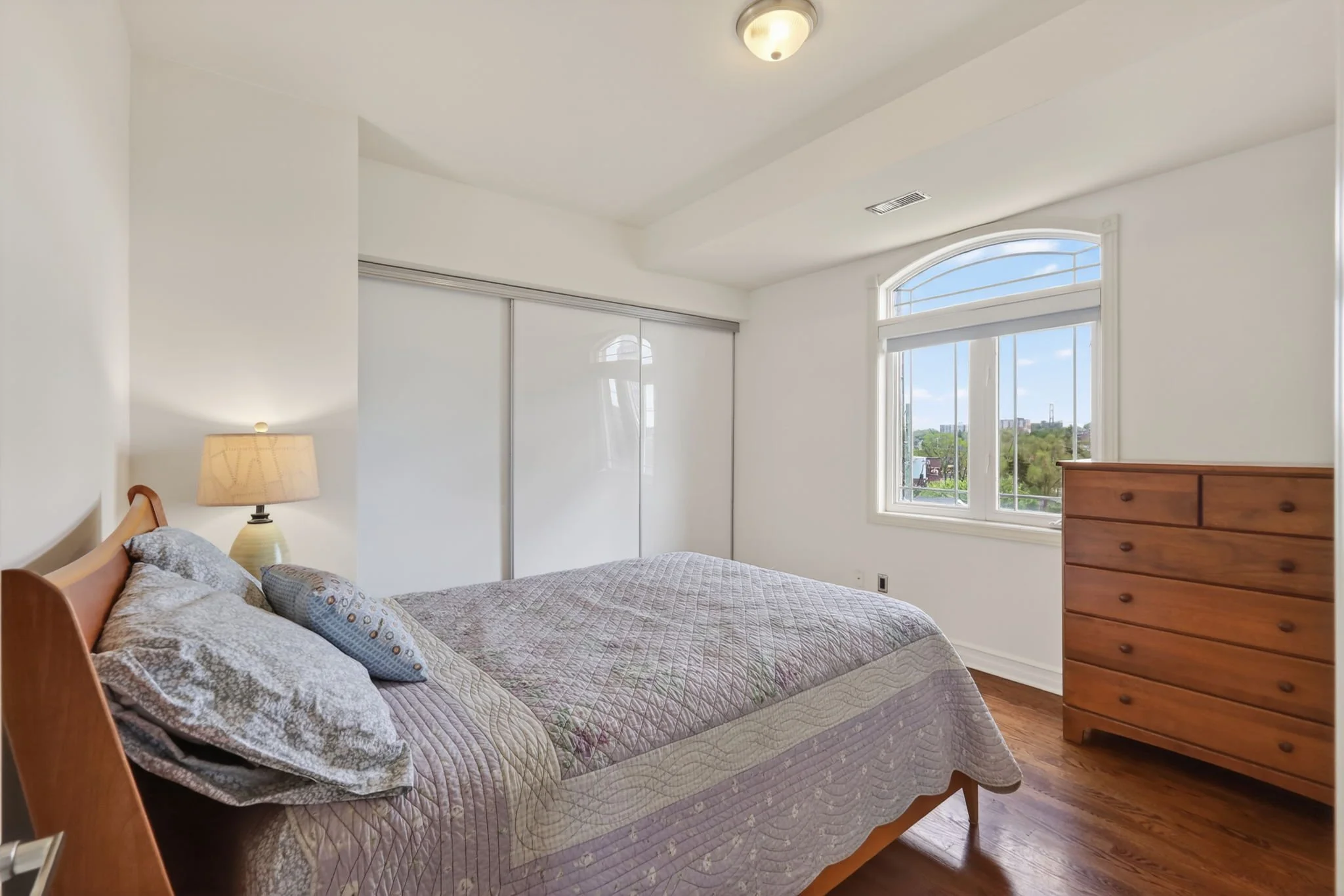 19-web-or-mls-711-churchill-ave-n-401.jpg