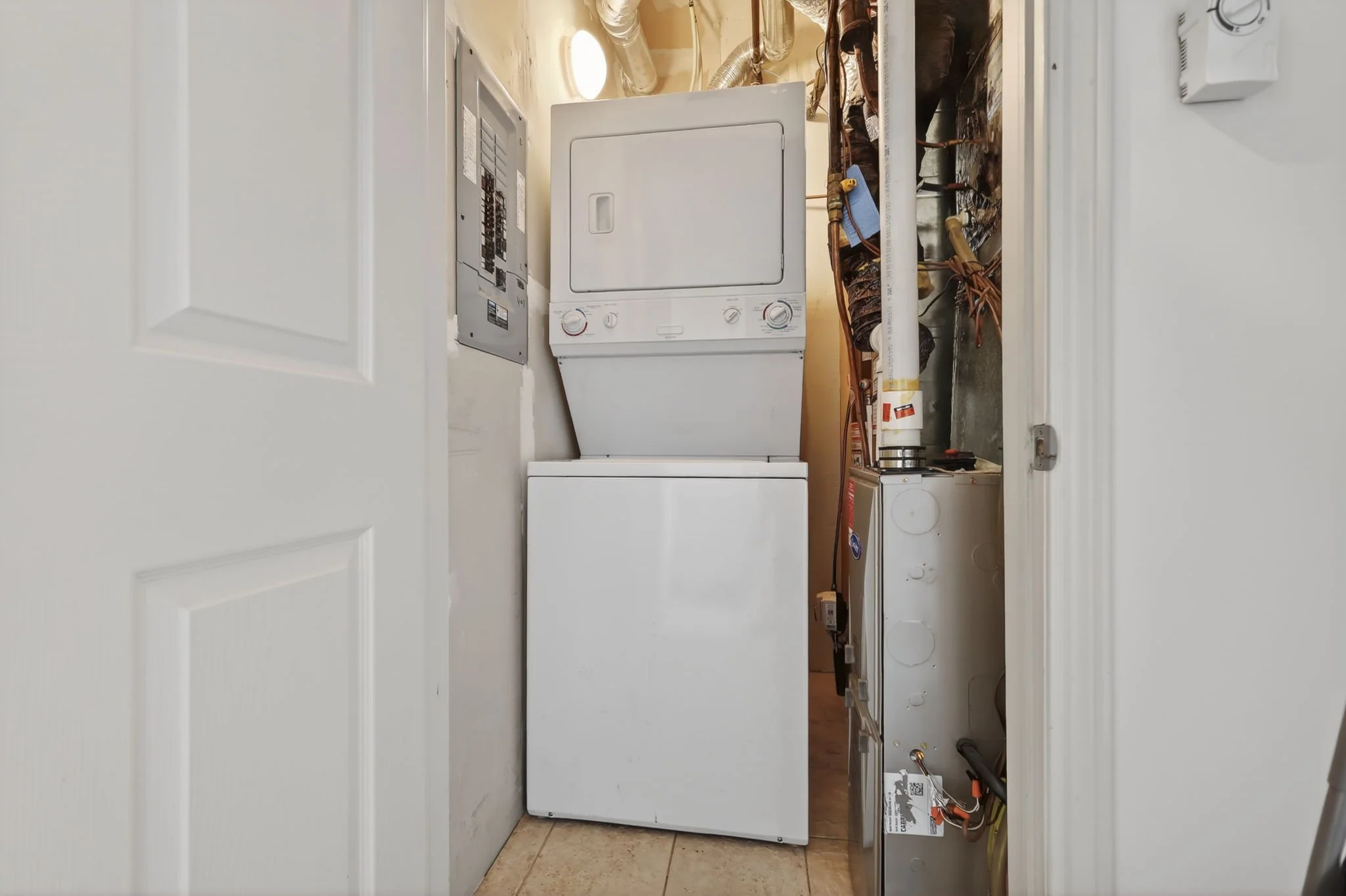 29-web-or-mls-711-churchill-ave-n-401.jpg