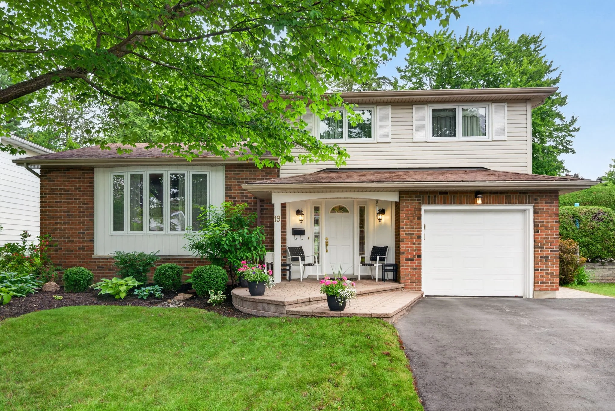1-web-or-mls-19-woodhill-crescent.jpg