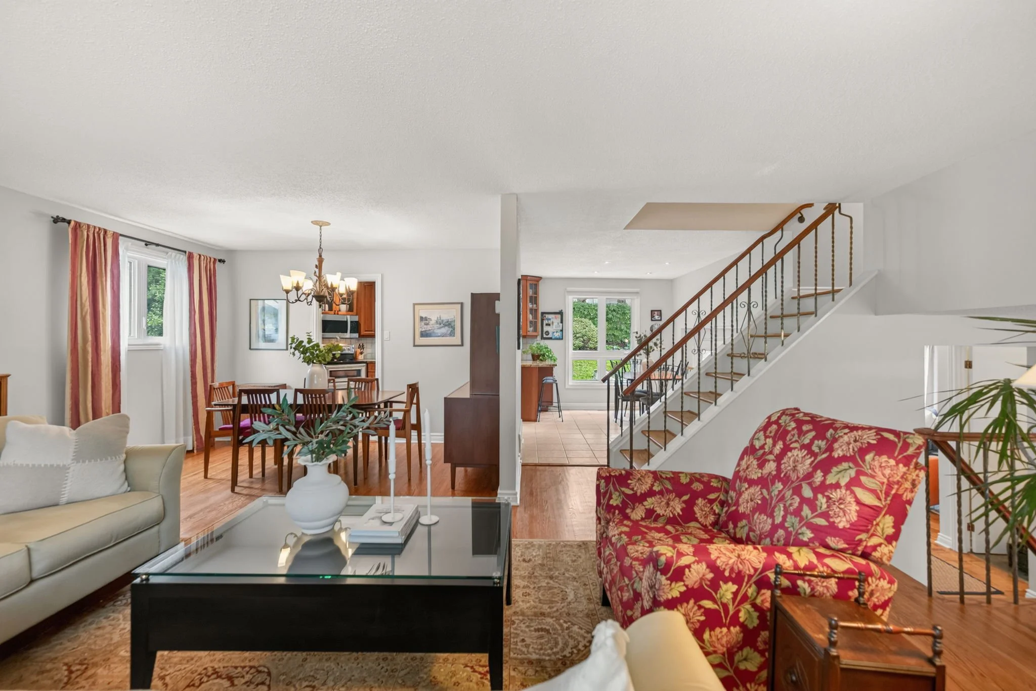 7-web-or-mls-19-woodhill-crescent.jpg
