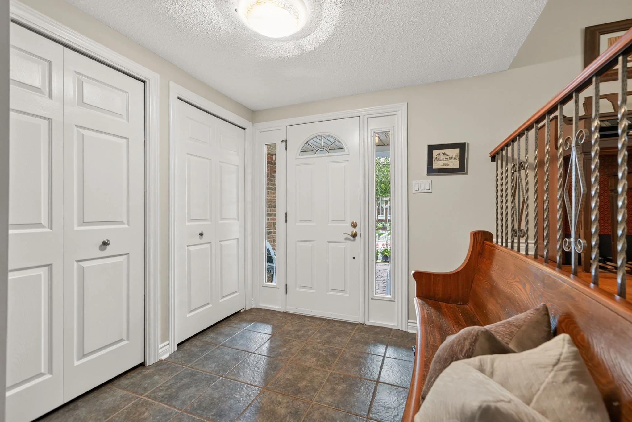 5-web-or-mls-19-woodhill-crescent.jpg