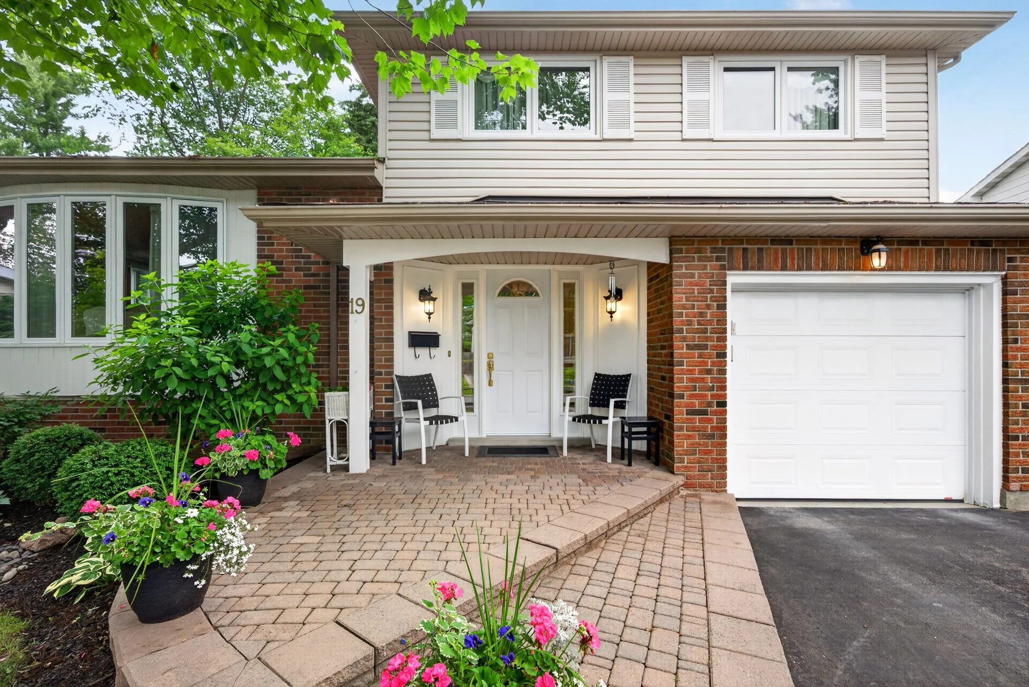 4-web-or-mls-19-woodhill-crescent.jpg
