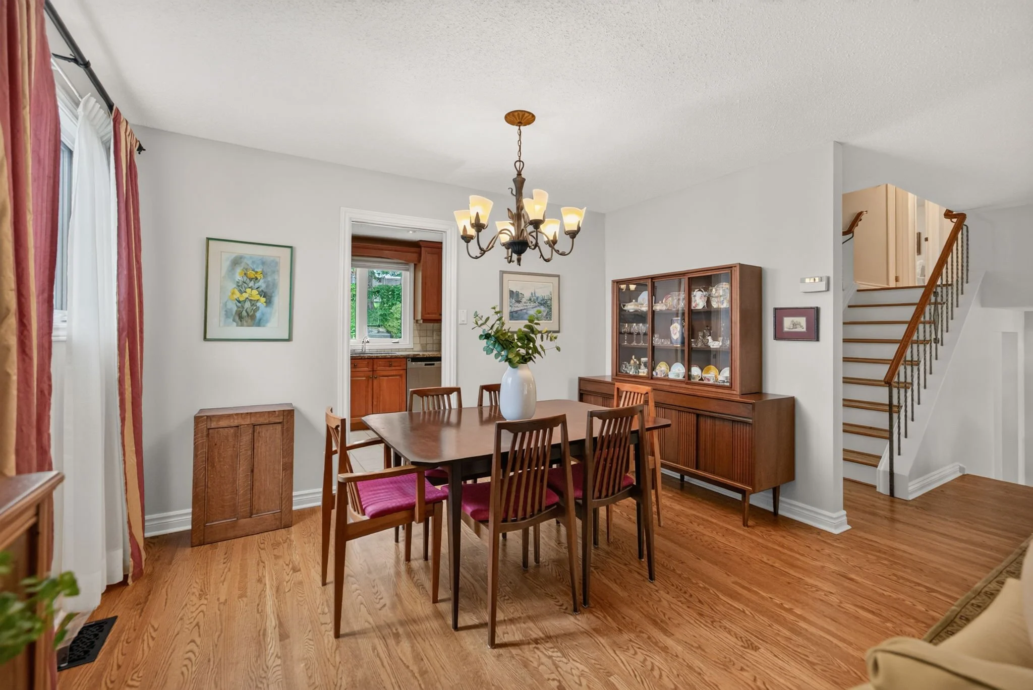 11-web-or-mls-19-woodhill-crescent.jpg