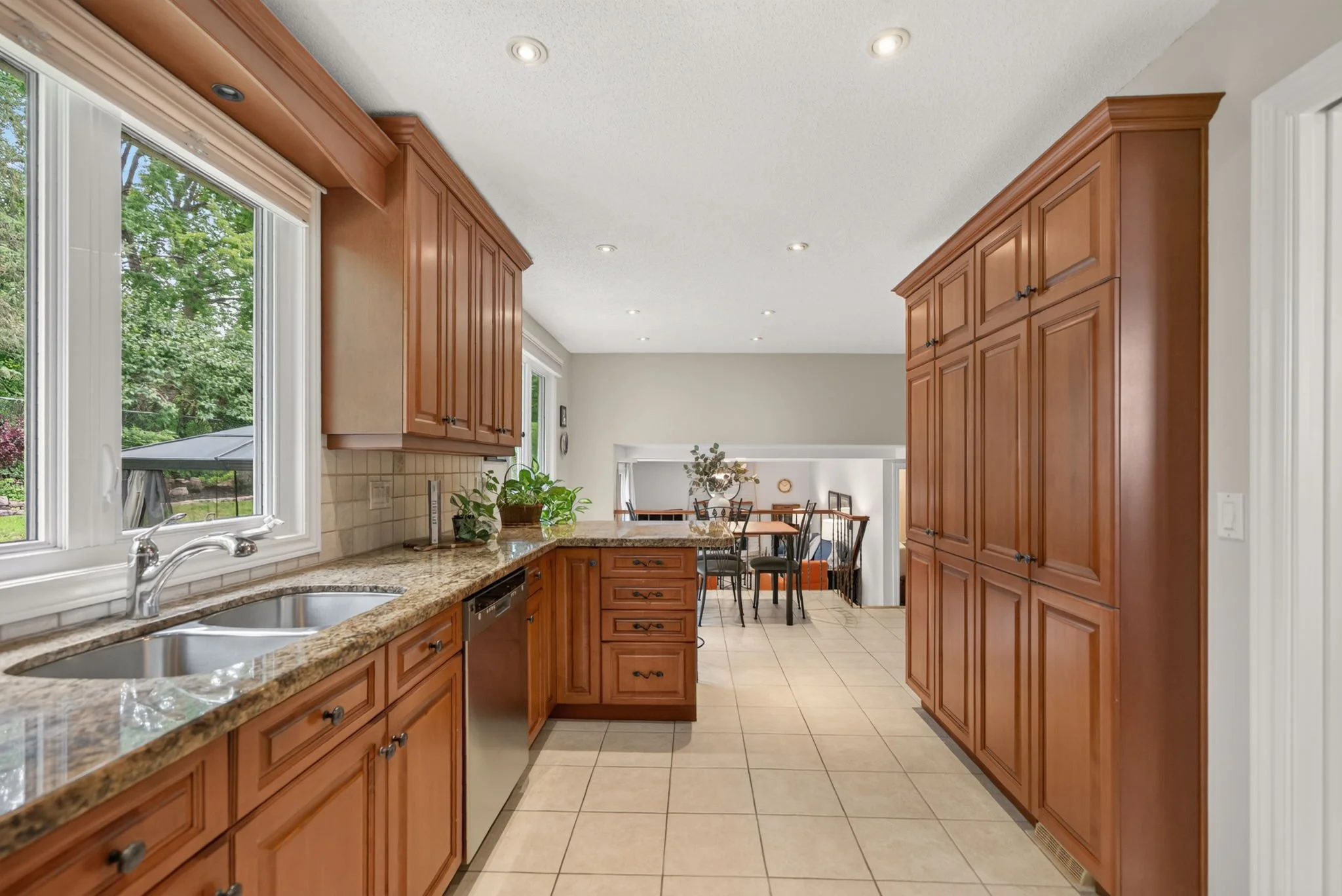 17-web-or-mls-19-woodhill-crescent.jpg