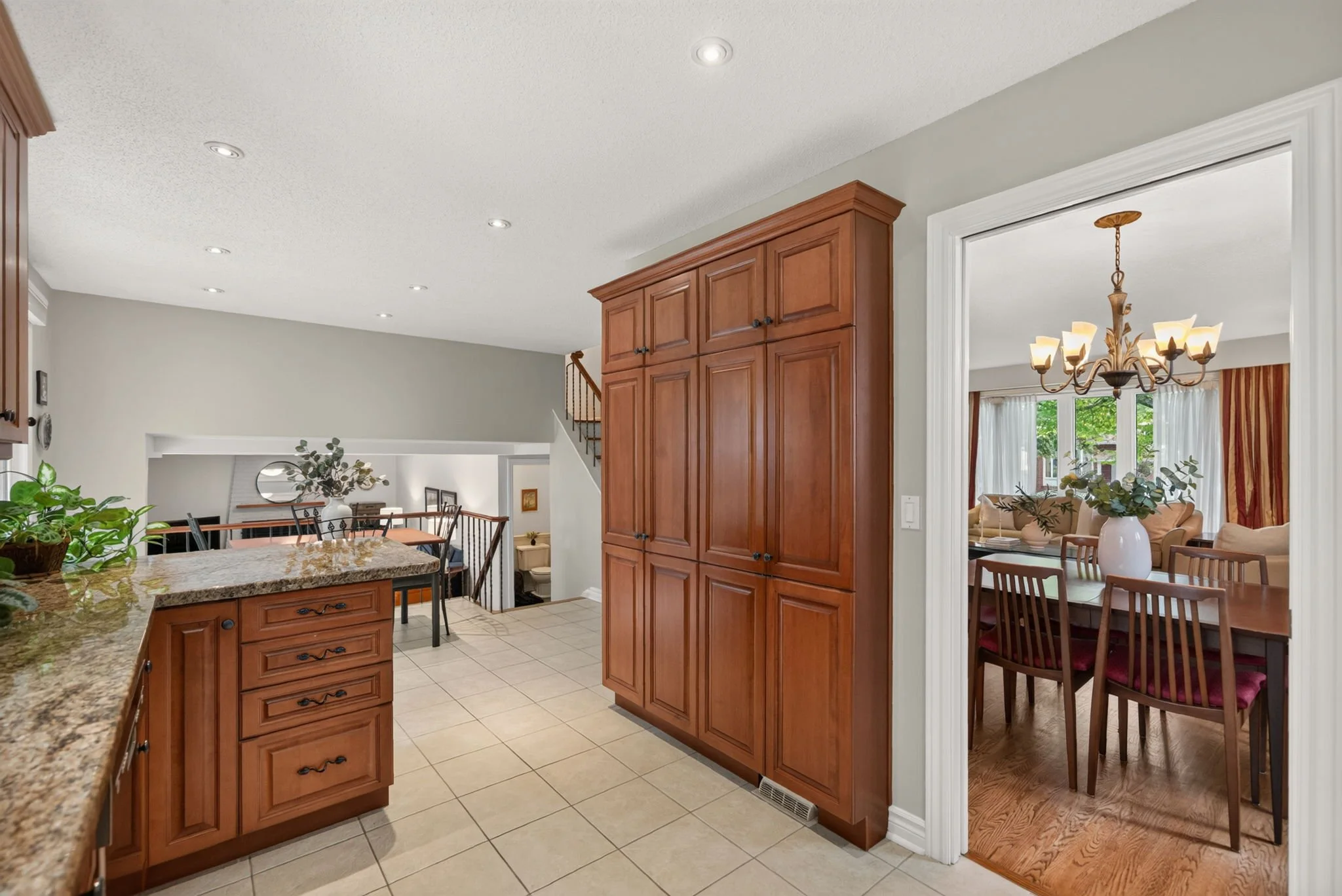 16-web-or-mls-19-woodhill-crescent.jpg