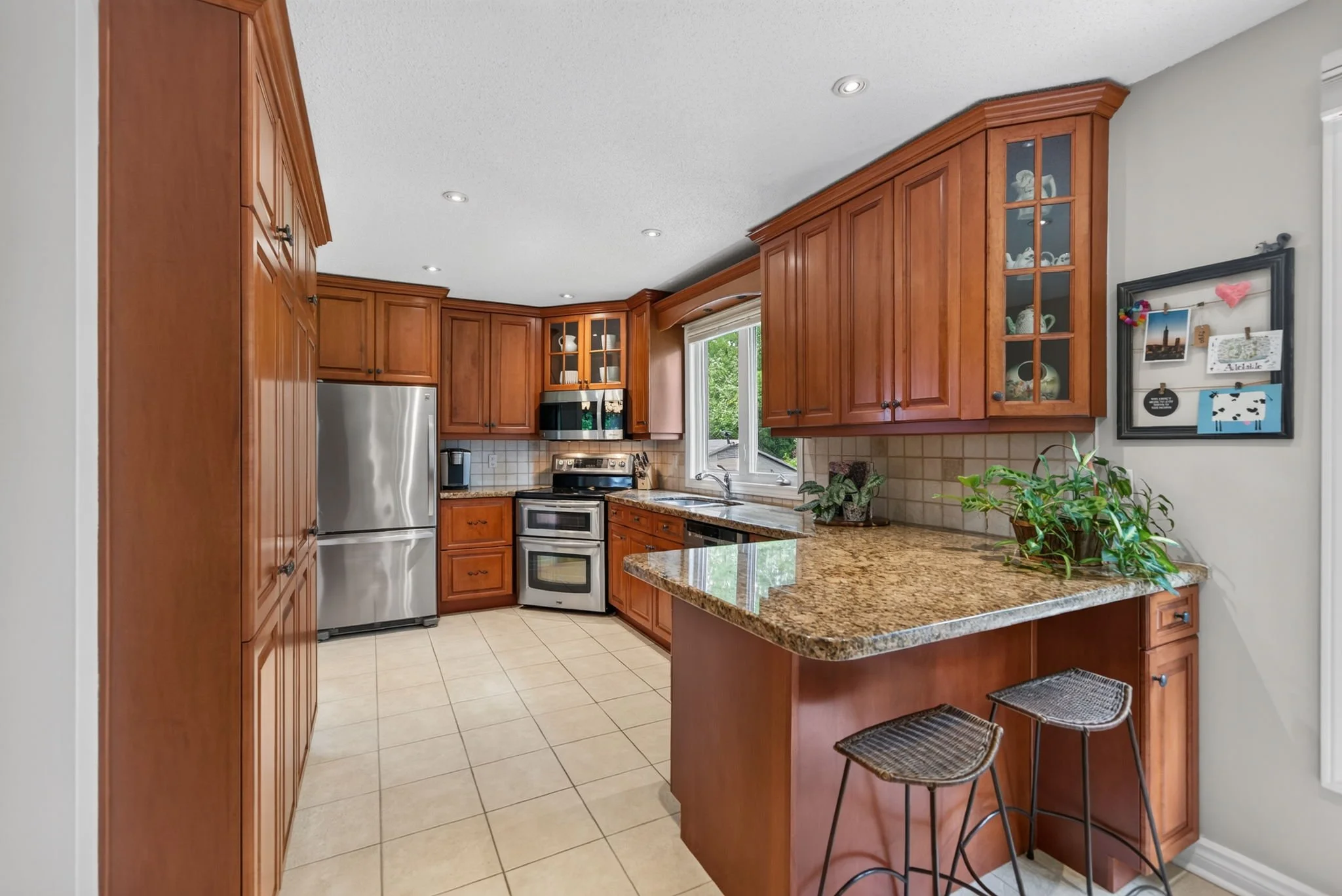 14-web-or-mls-19-woodhill-crescent.jpg