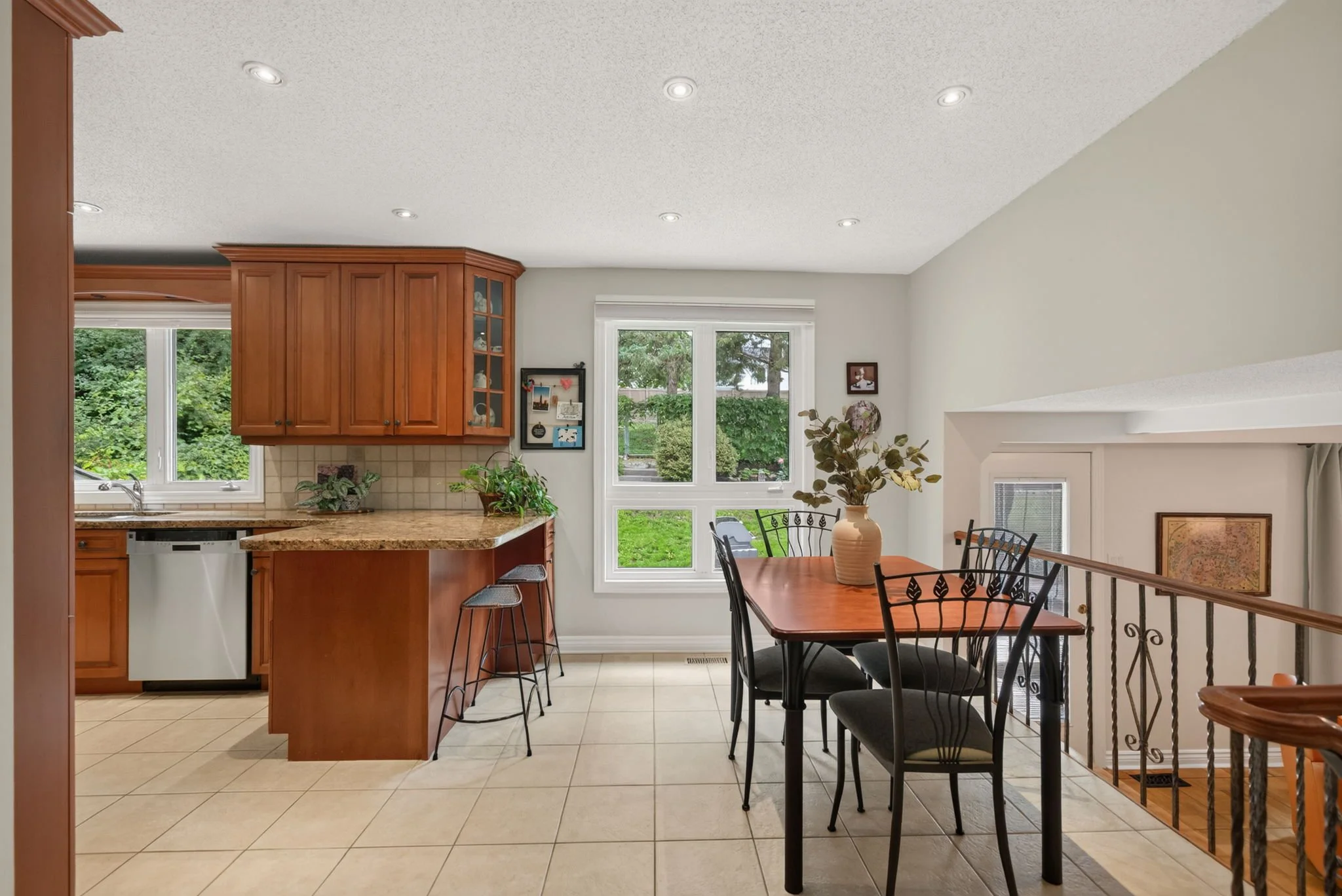 12-web-or-mls-19-woodhill-crescent.jpg
