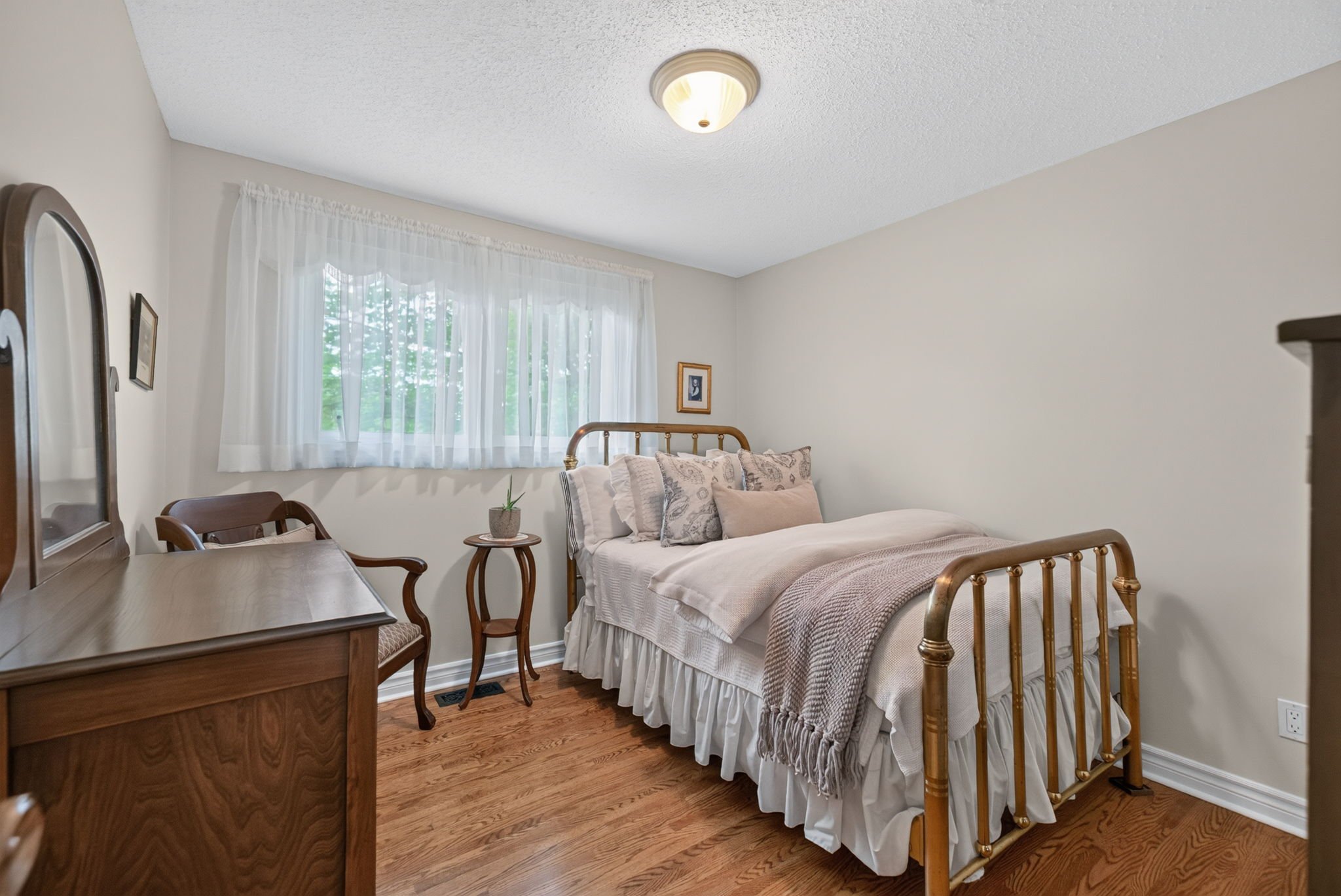 31-web-or-mls-19-woodhill-crescent.jpg
