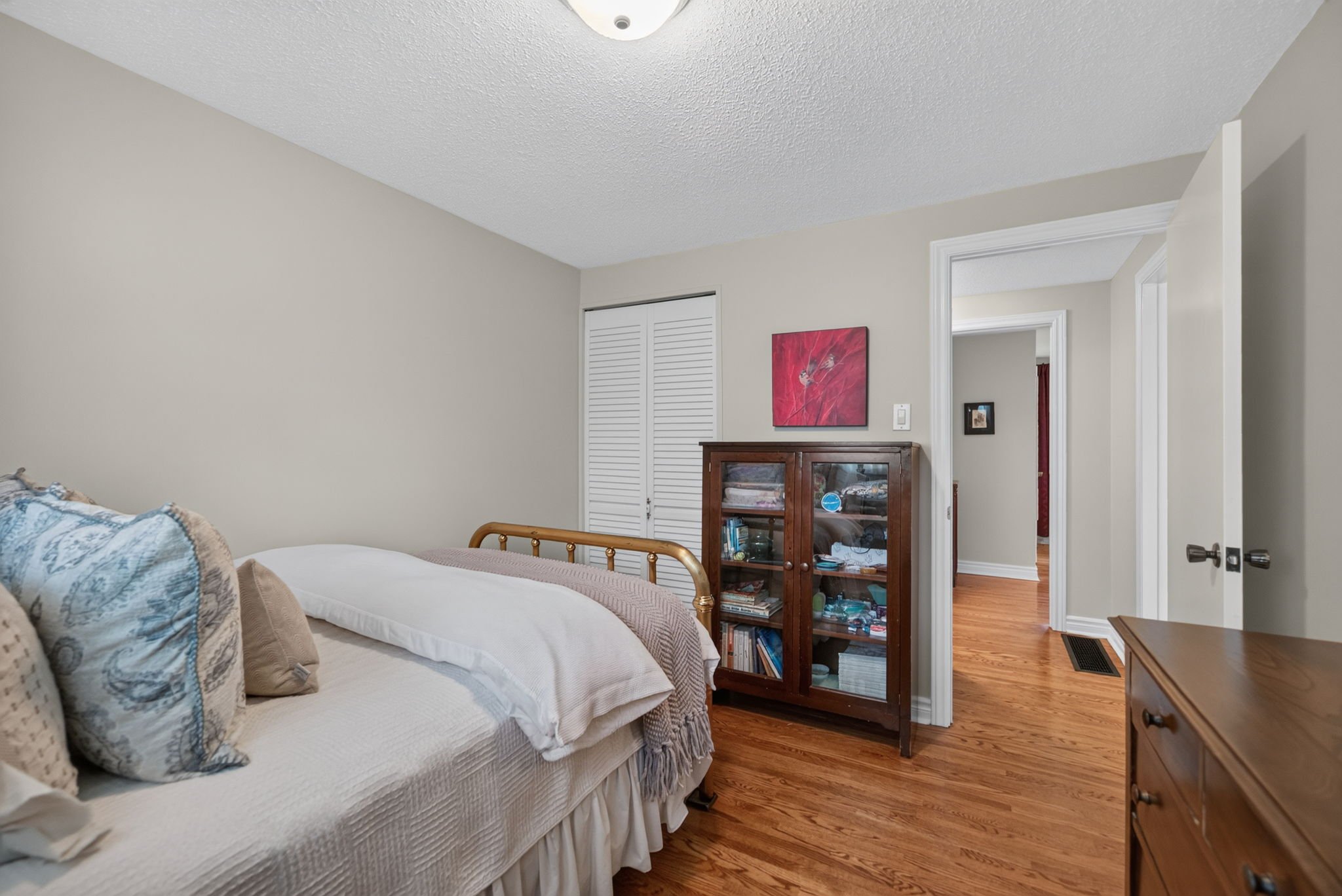 32-web-or-mls-19-woodhill-crescent.jpg