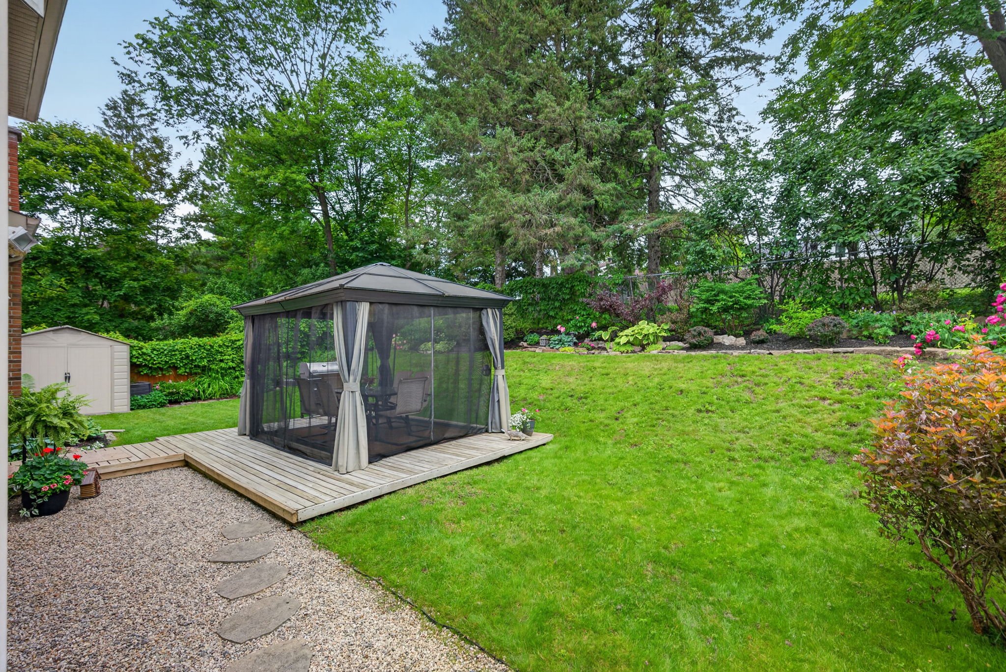 40-web-or-mls-19-woodhill-crescent.jpg