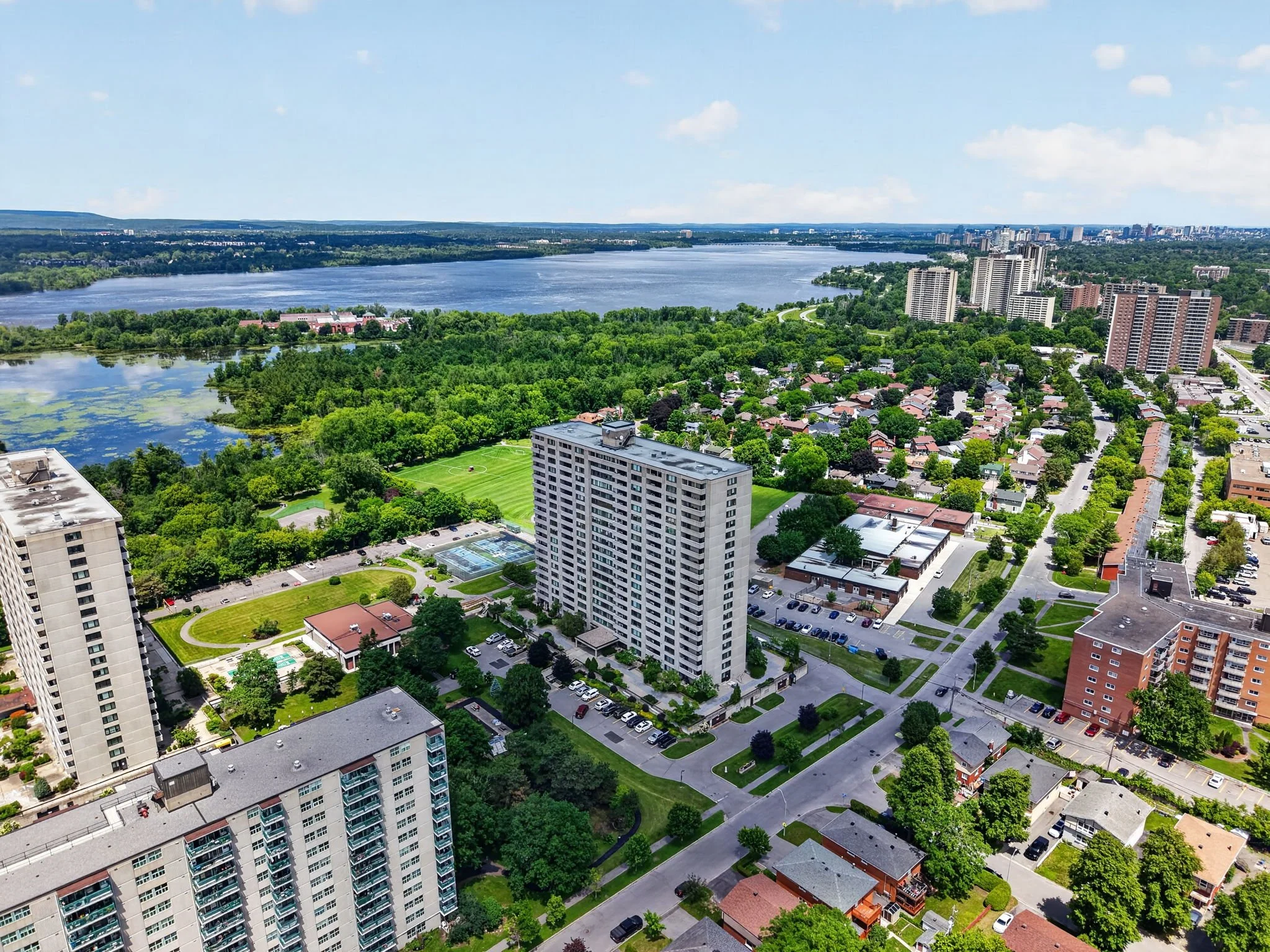 13-web-or-mls-2625-regina-st-1102.jpg