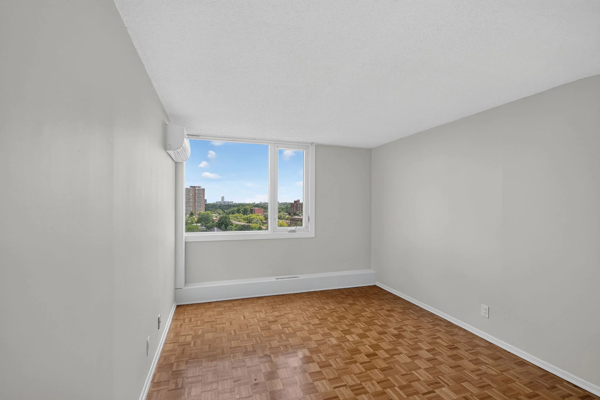 32-web-or-mls-2625-regina-st-1102.jpg