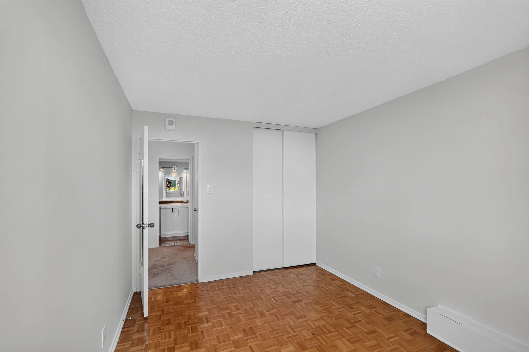 31-web-or-mls-2625-regina-st-1102.jpg